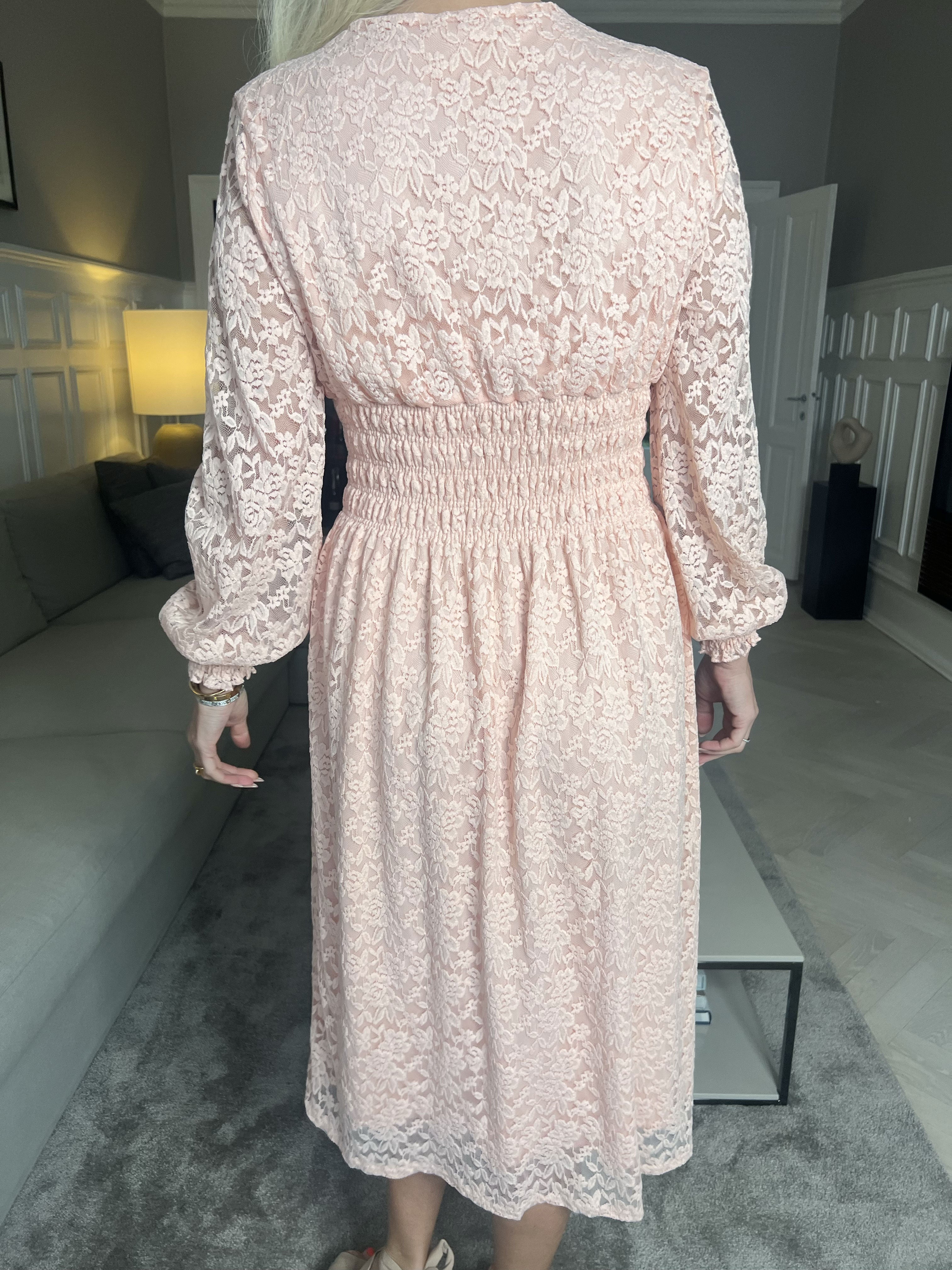 Pams Lace Midi L/S - Elastisk blondekjole med lange ærmer
