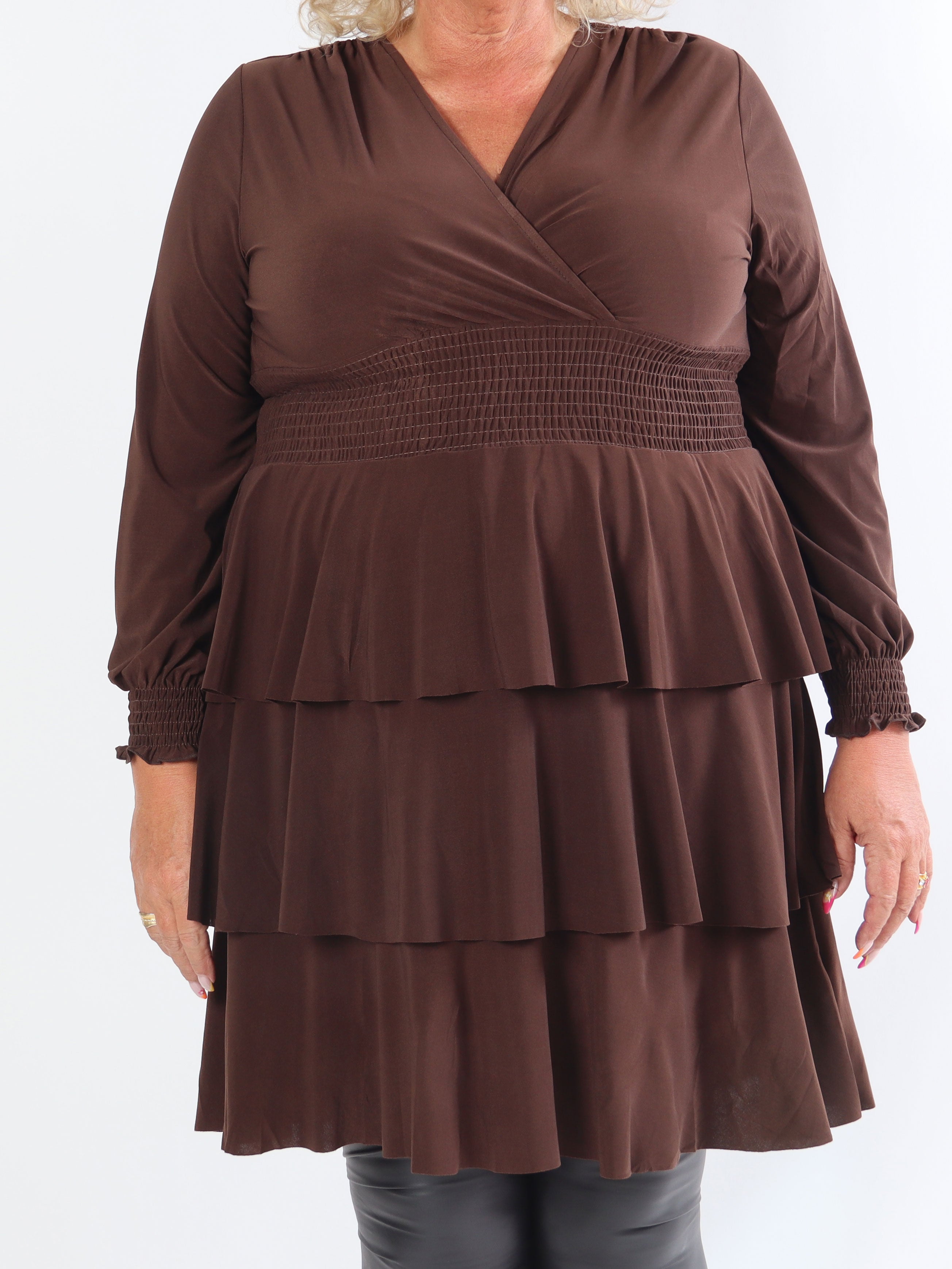 Pams Plain Frills - Sød elastisk plus size kjole med flæser