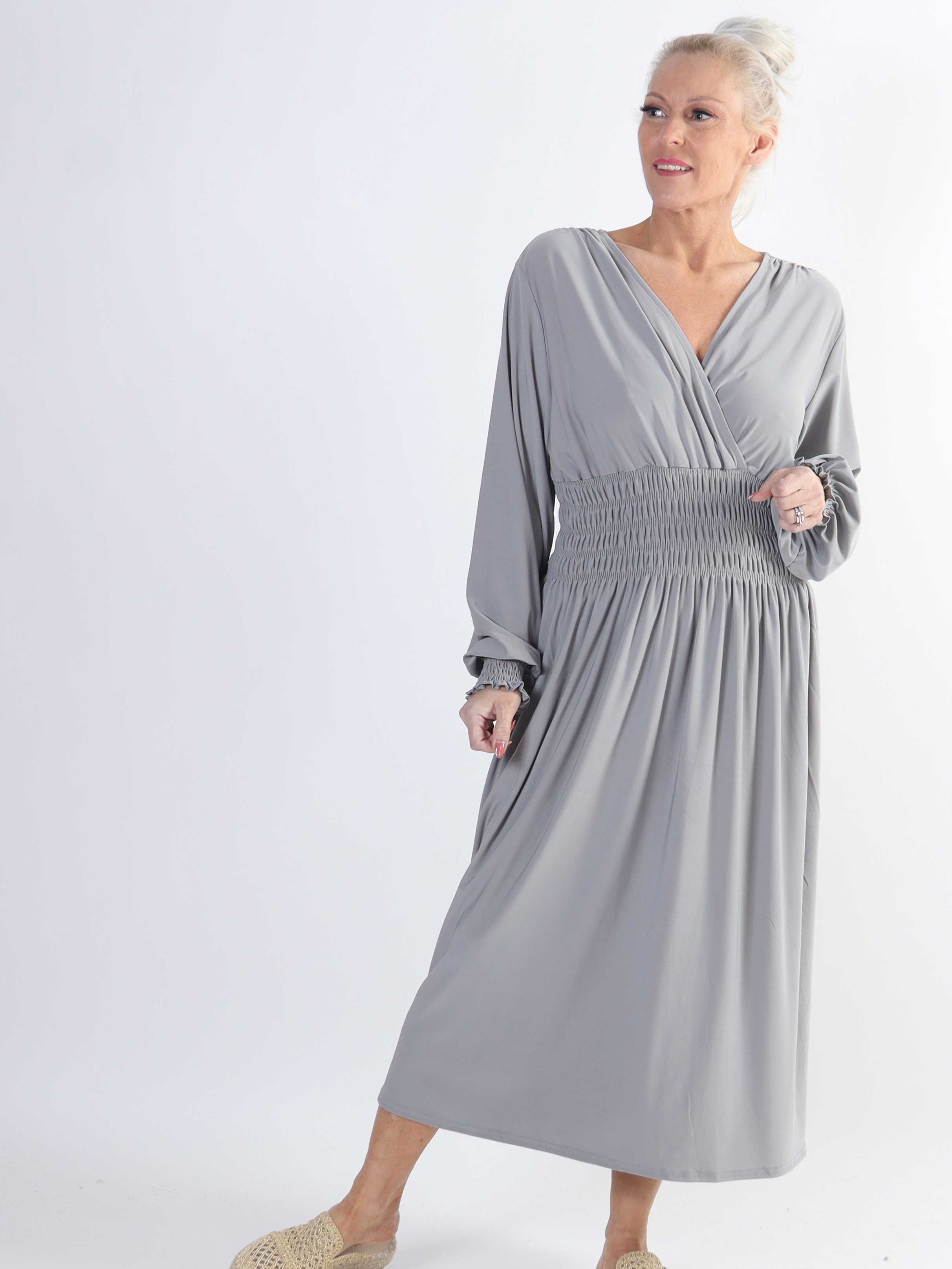 Pams Plain Midi L/S - Elastisk kjole i plus size med smock