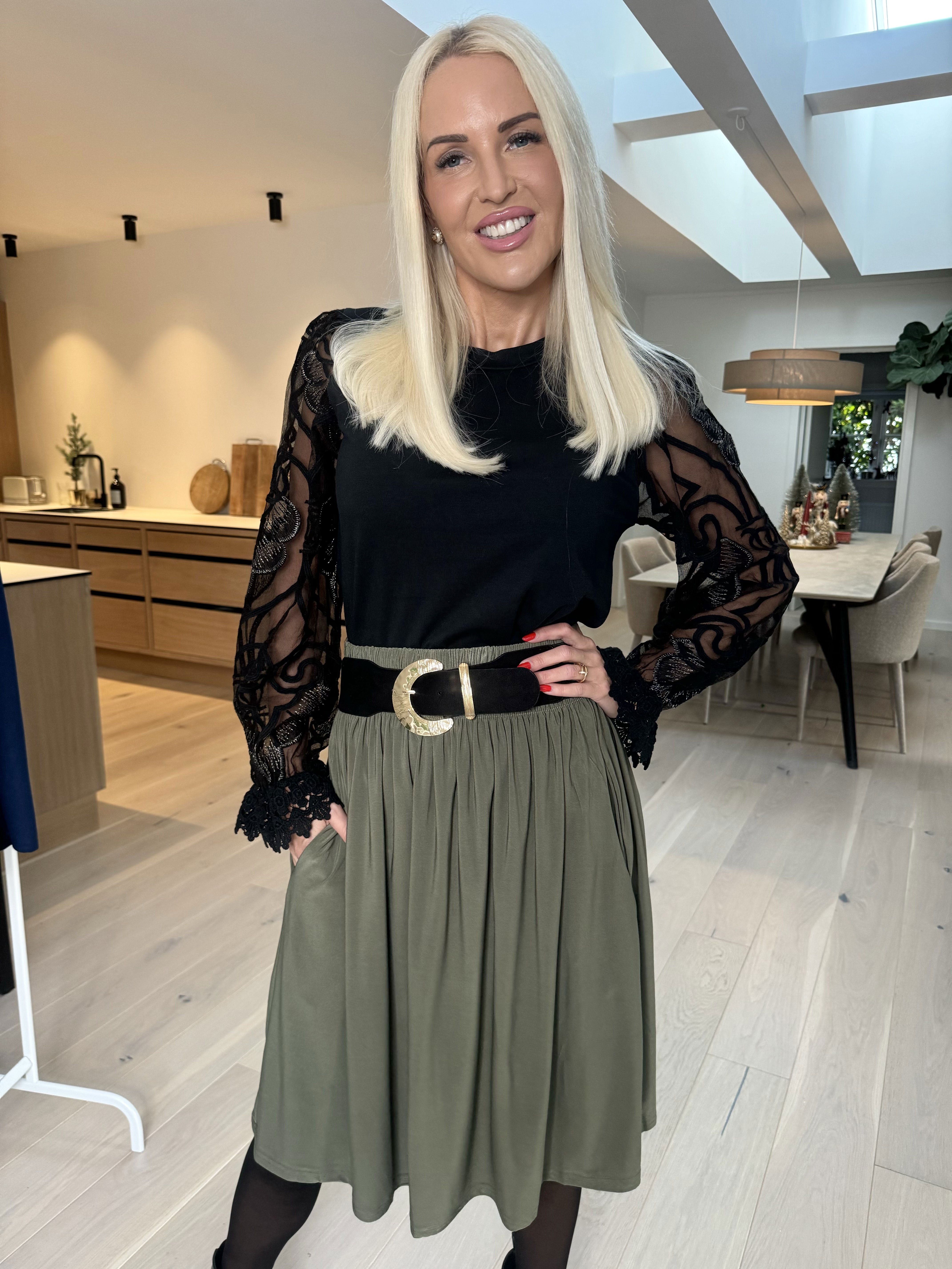 Pams Plain Skirt - Ensfarvet nederdel i elastisk stof