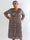 Pams Snake Midi L/S - Plus size kjole i slangeprint med elegante gulddetaljer