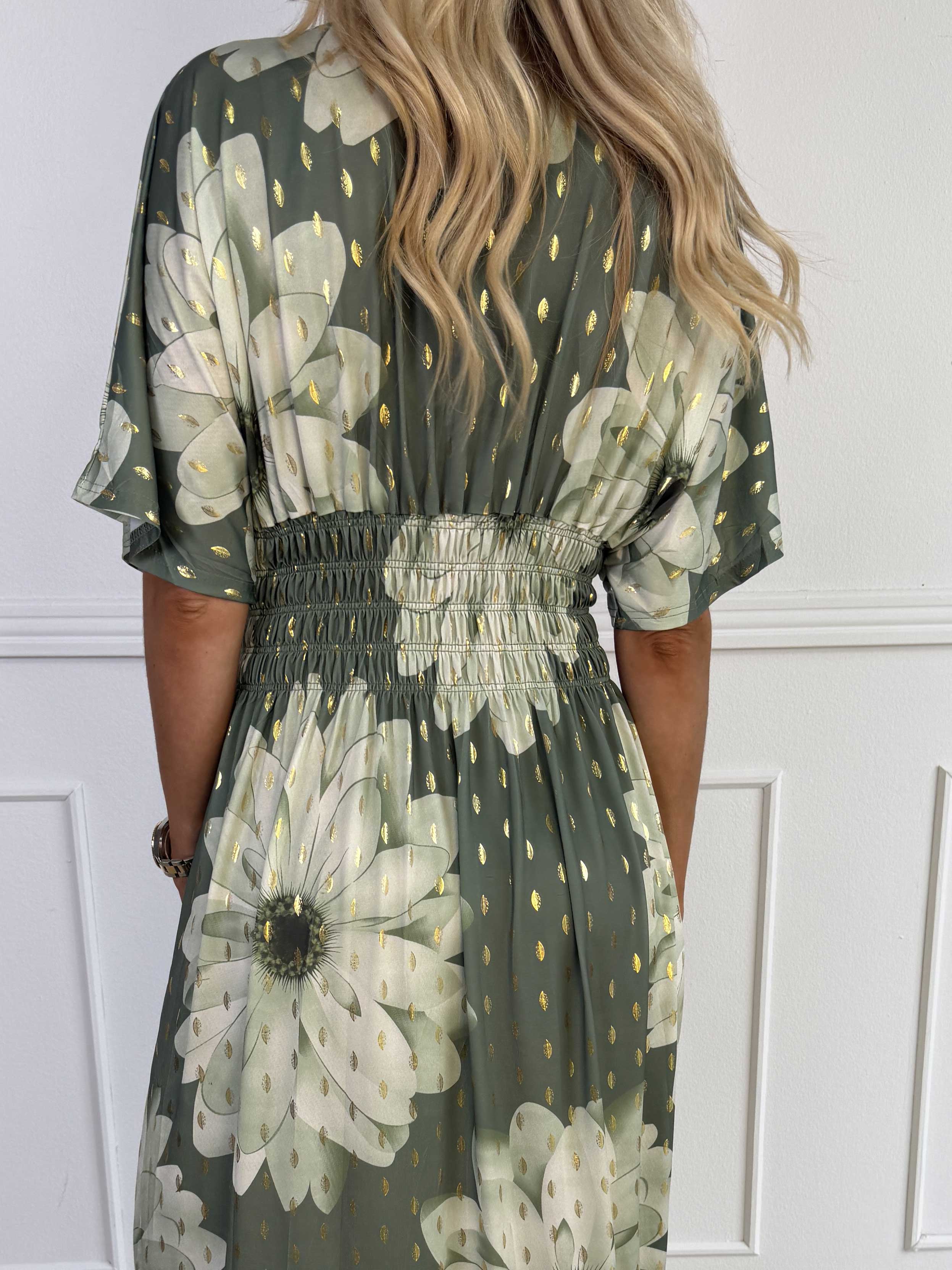 Pams Eden - Lang elastisk kjole med store blomster og guld dutter