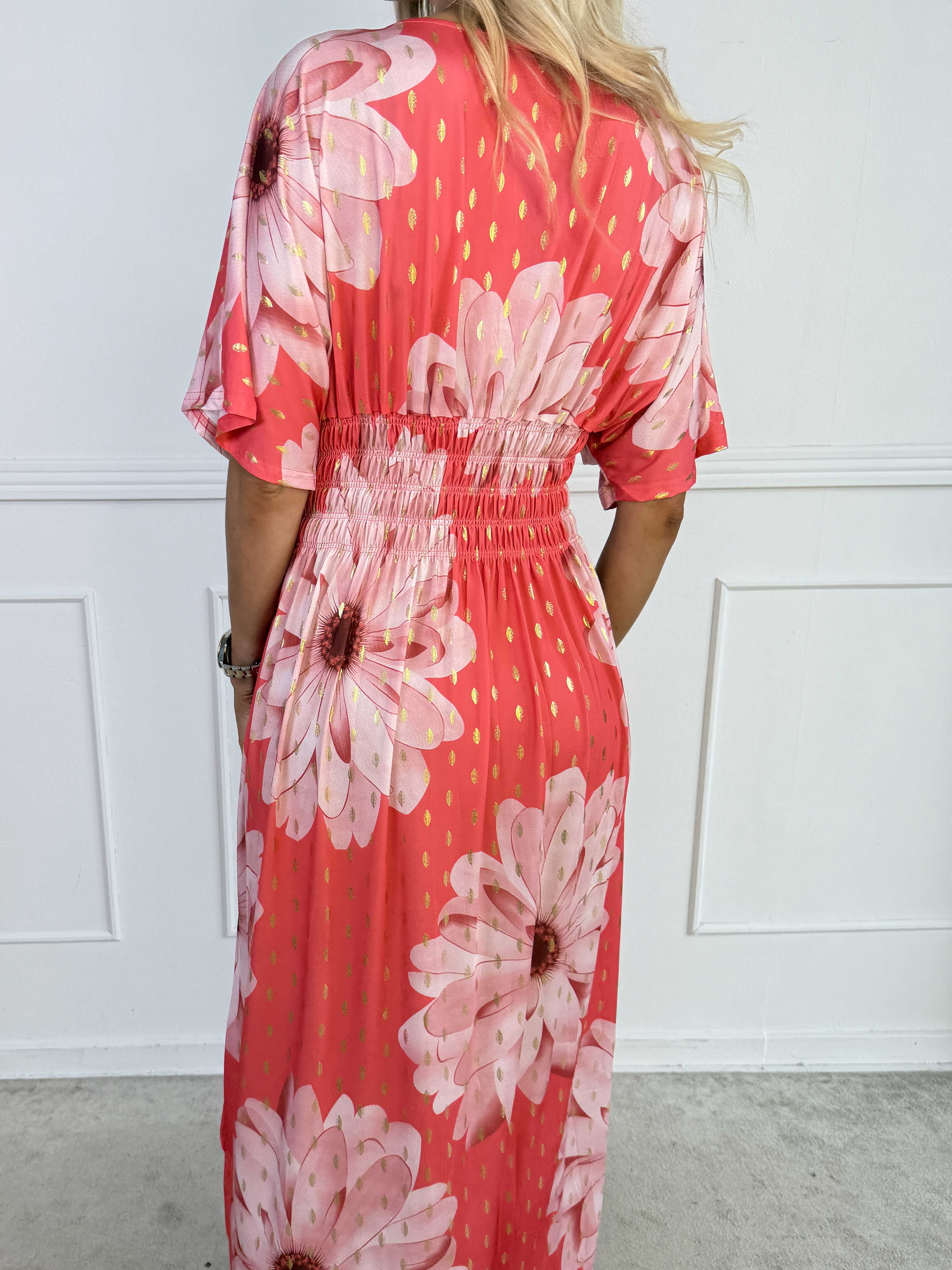 Pams Eden - Lang elastisk kjole med store blomster og guld dutter