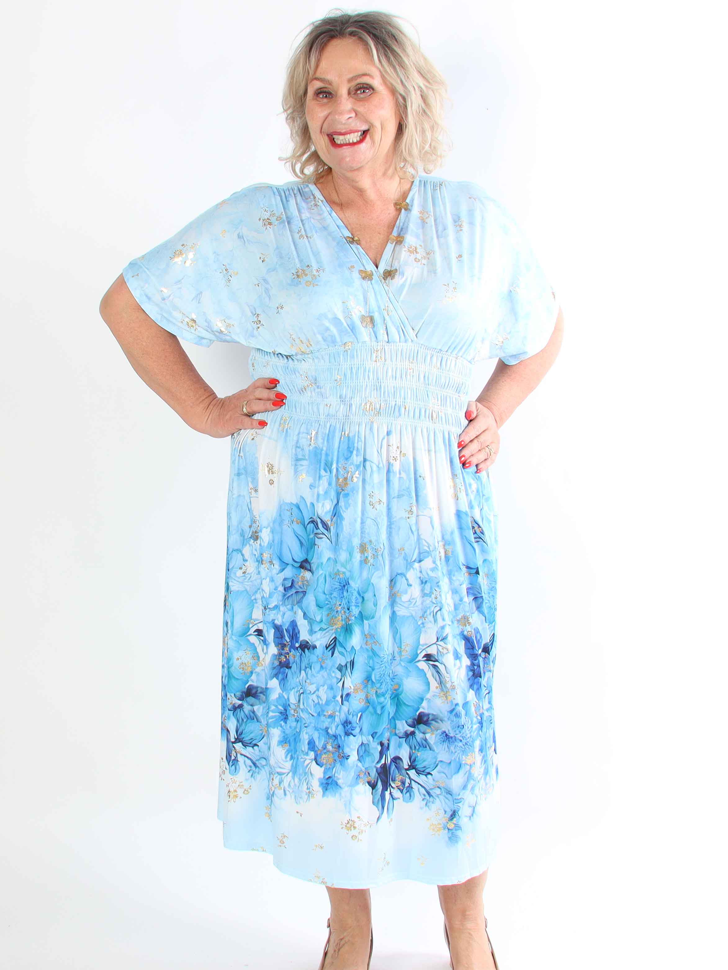 Pams Ethereal Midi - Plus size kjole med blomster motiver og guld detaljer