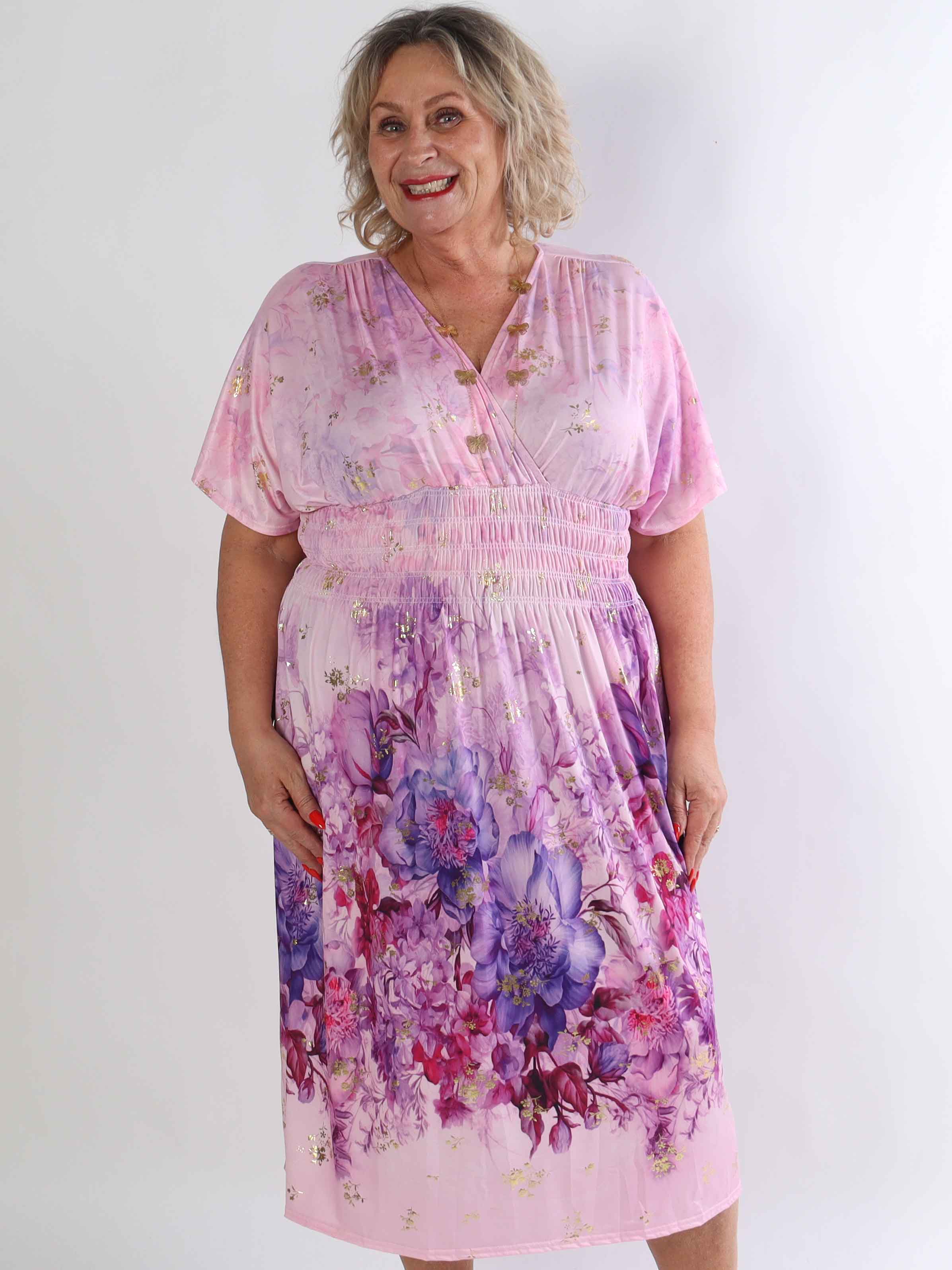 Pams Ethereal Midi - Plus size kjole med blomster motiver og guld detaljer