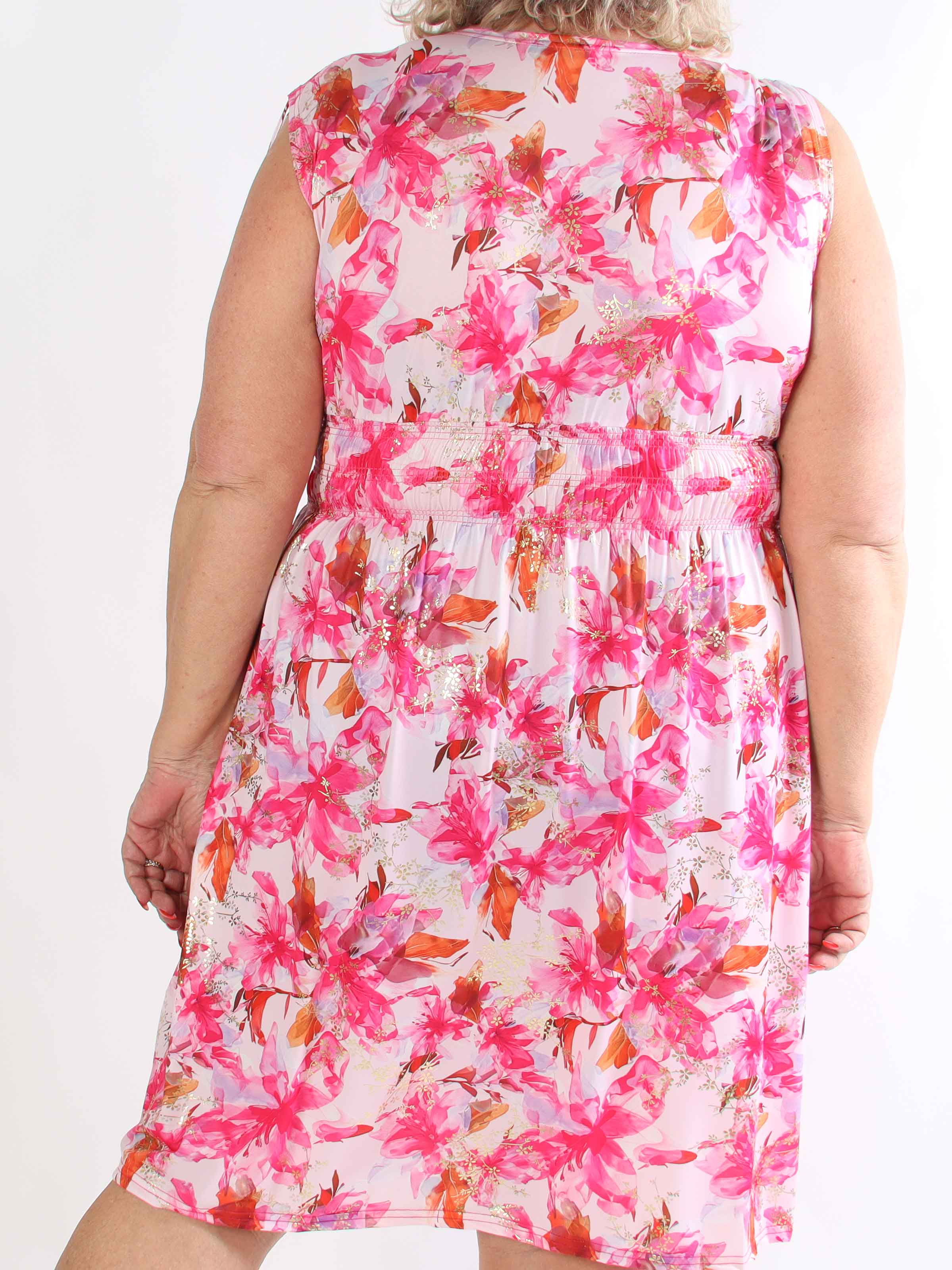 Pams Flourish Short - Elastisk blomstret plus size kjole med guld detaljer
