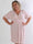 Pams Gold Bow Short - Plus size kjole med smock i livet og fine guld sløjfer