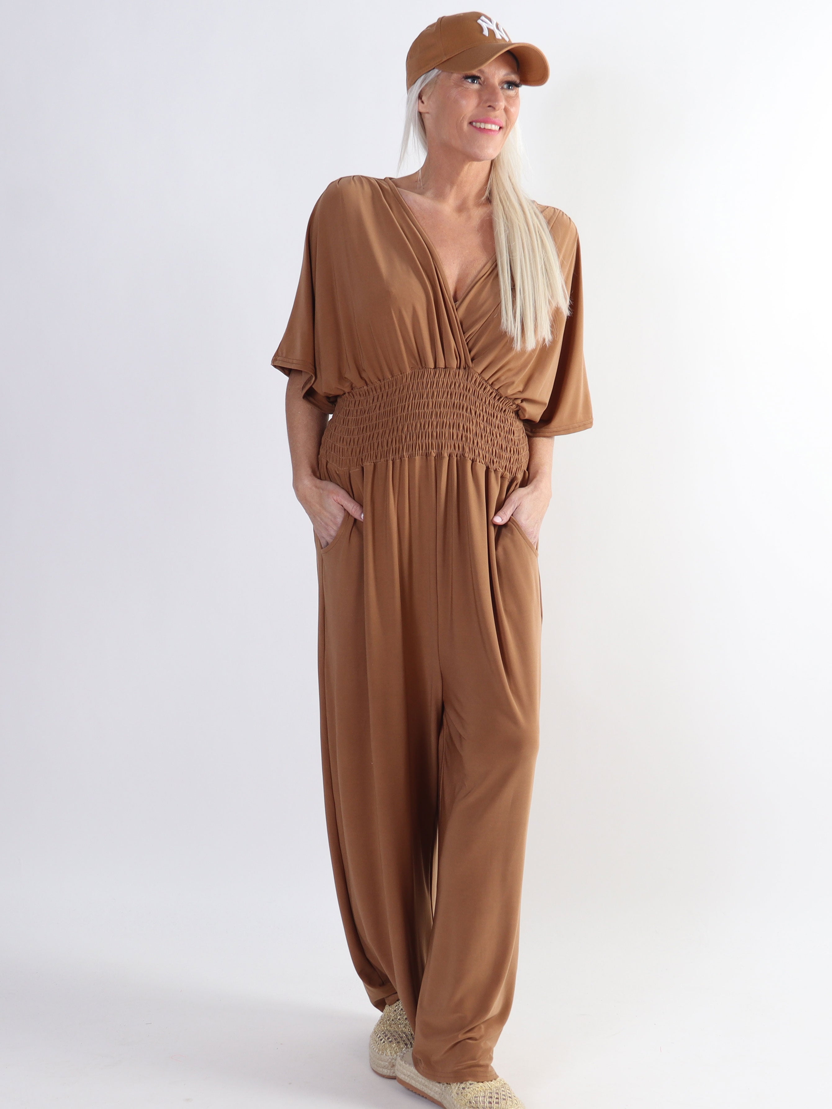 Pams Plain Jumpsuit - Elastisk ensfarvet plus size buksedragt