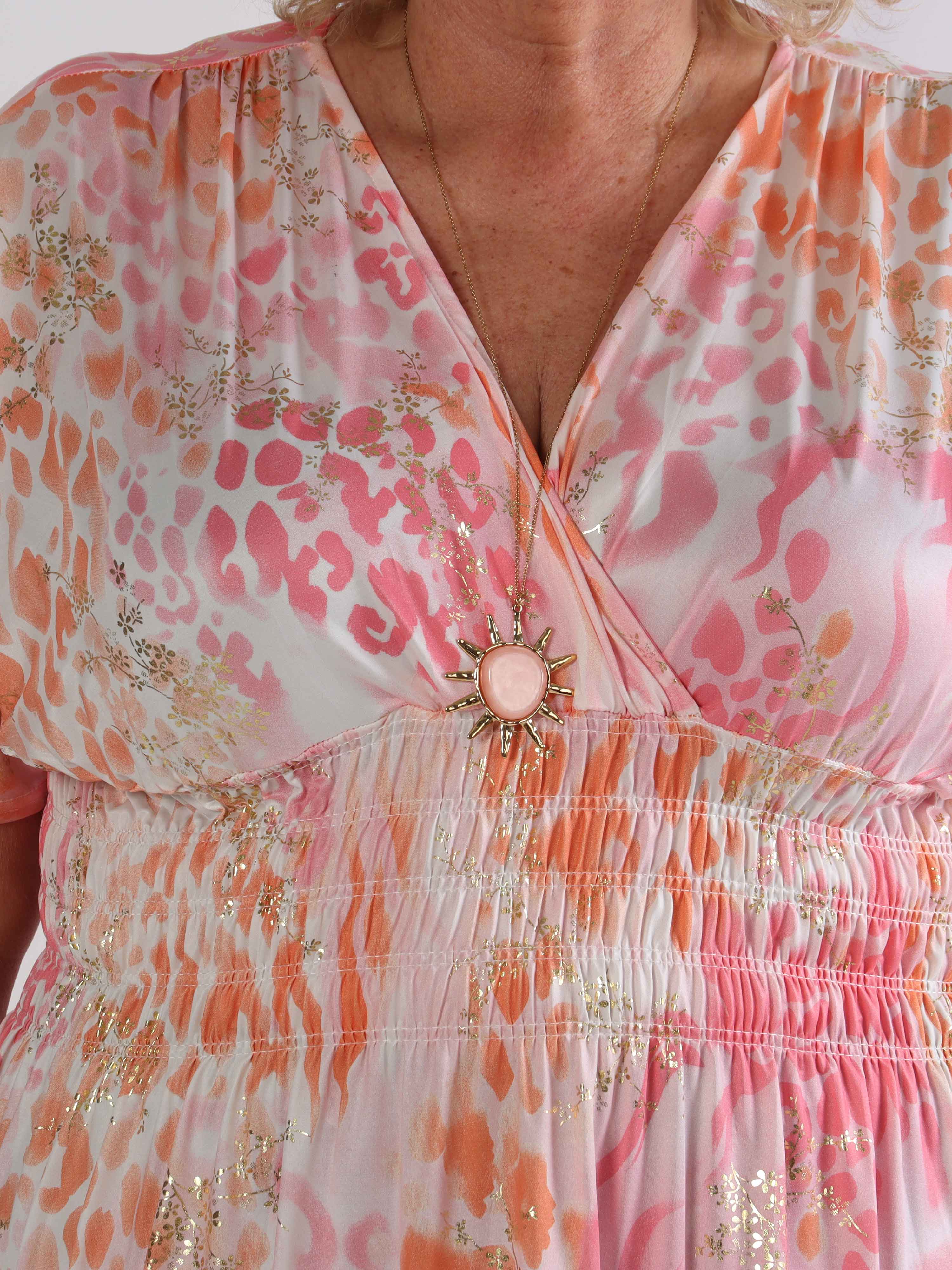 Pams Wild Short - Elastisk mønstret plus size kjole med guld bladdetaljer