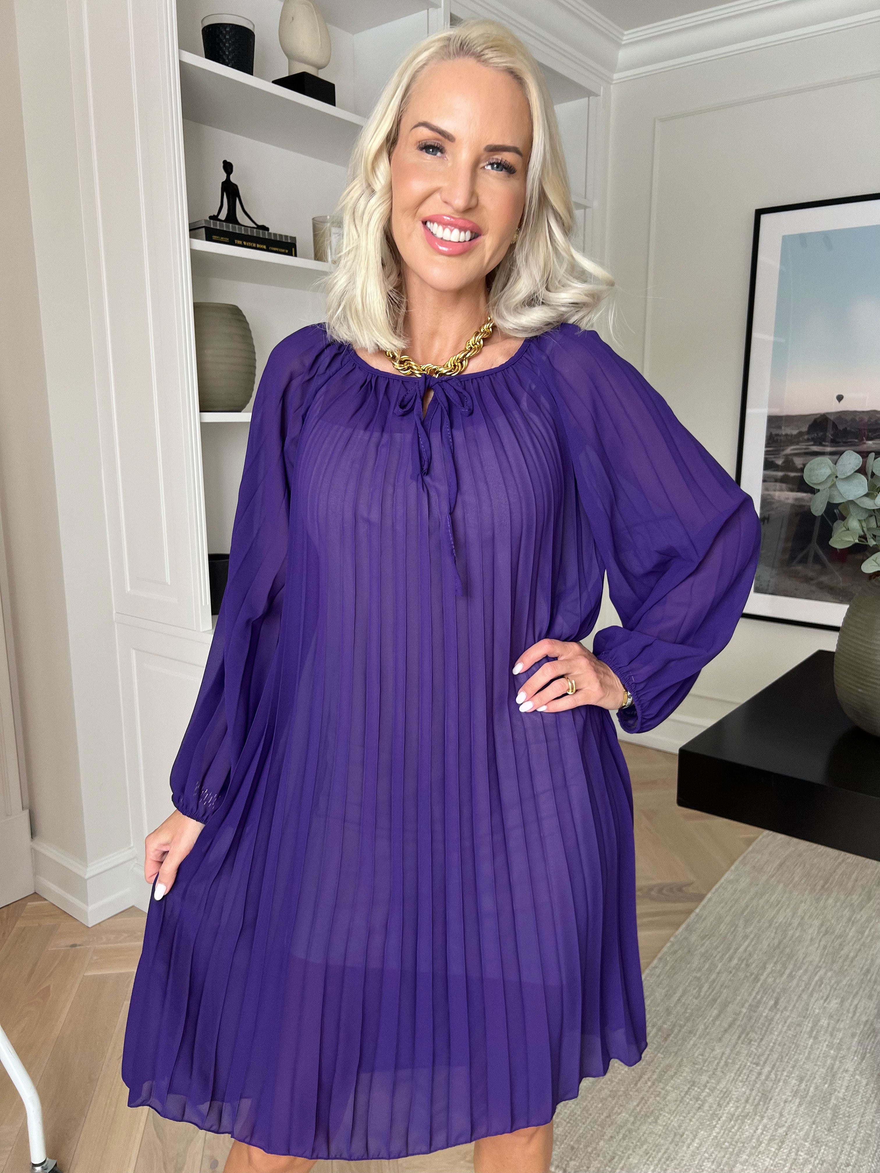 Philippa - Sød plisseret kjole i semi-transparent chiffon