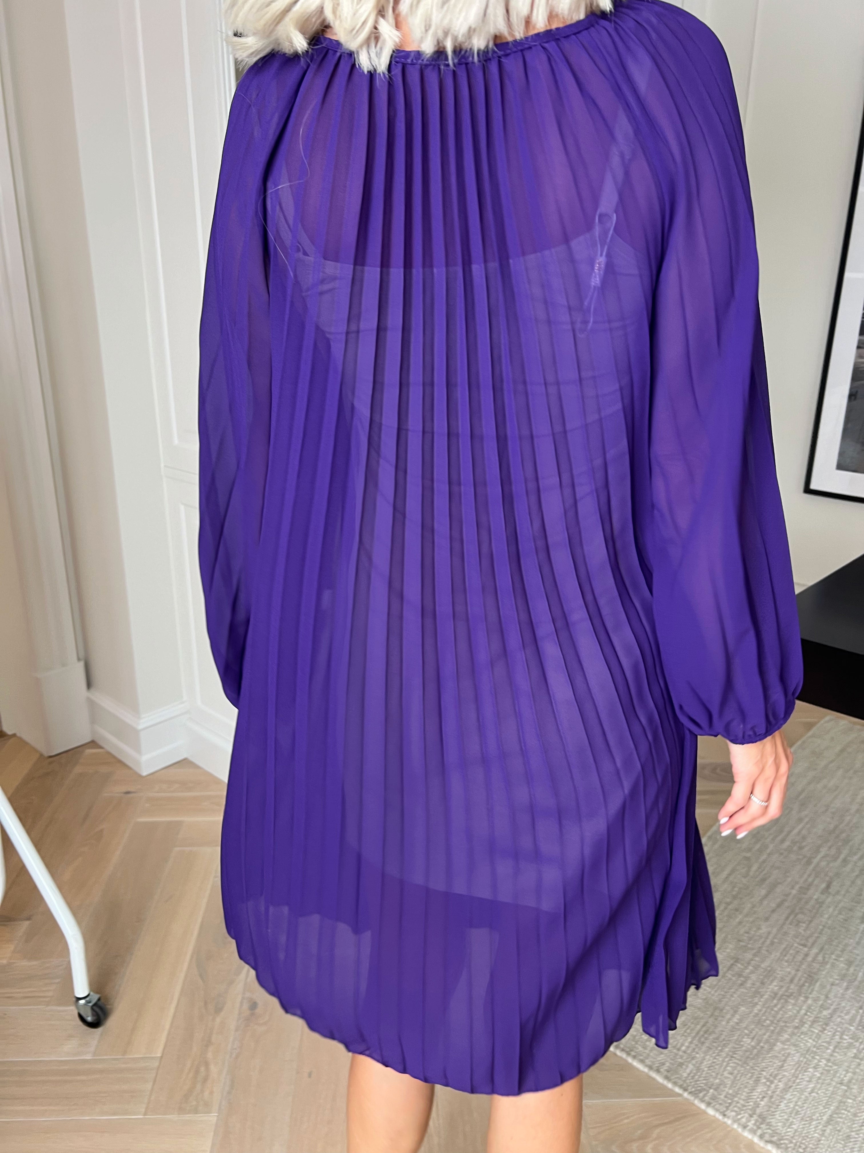 Philippa - Sød plisseret kjole i semi-transparent chiffon