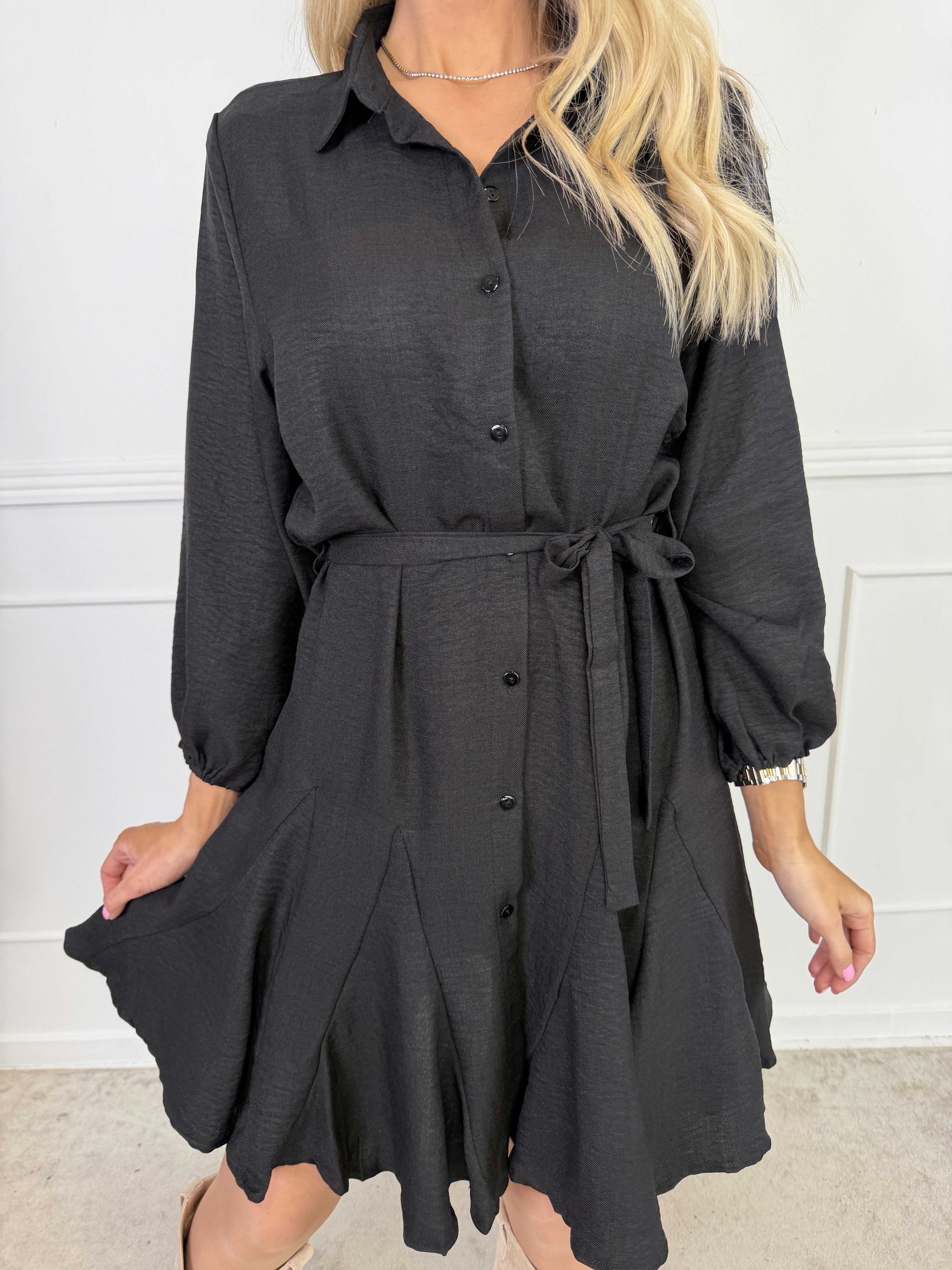 Pil - Sød skjortekjole med flæsekant forneden