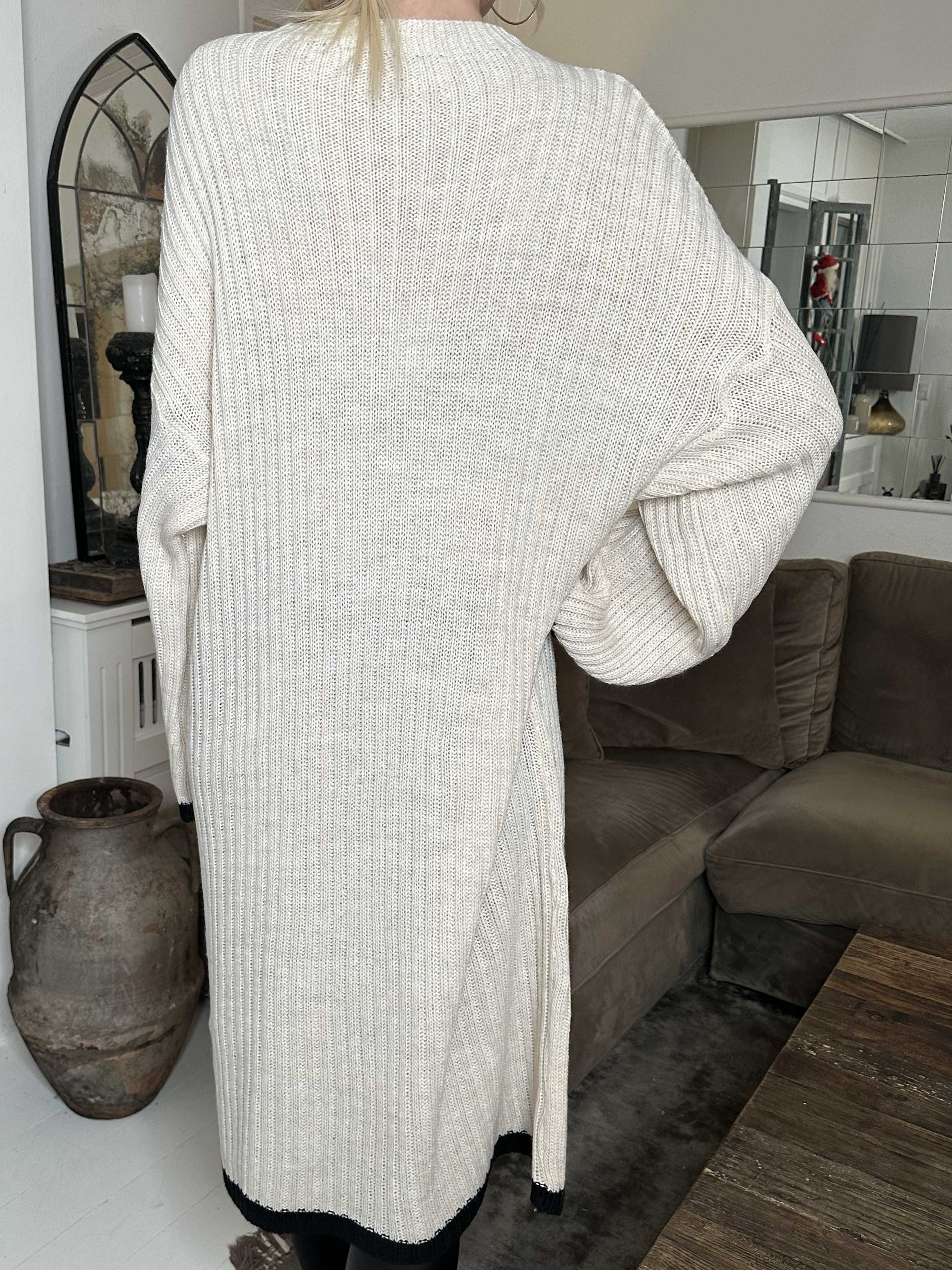 Ramona - Lang strikkjole med farvet kanter