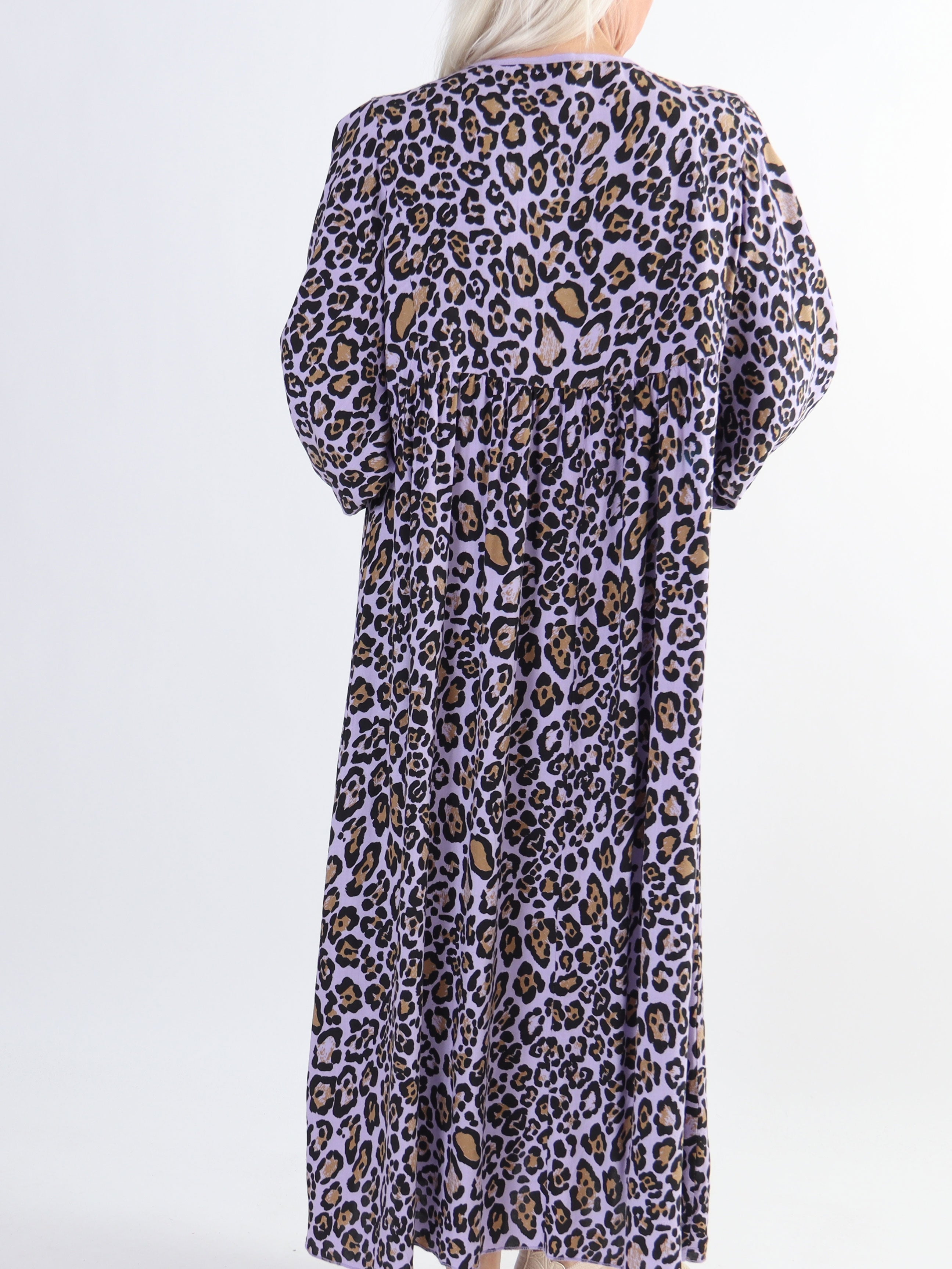 Rebecca - Lang plus size tunikakjole i leopardprint