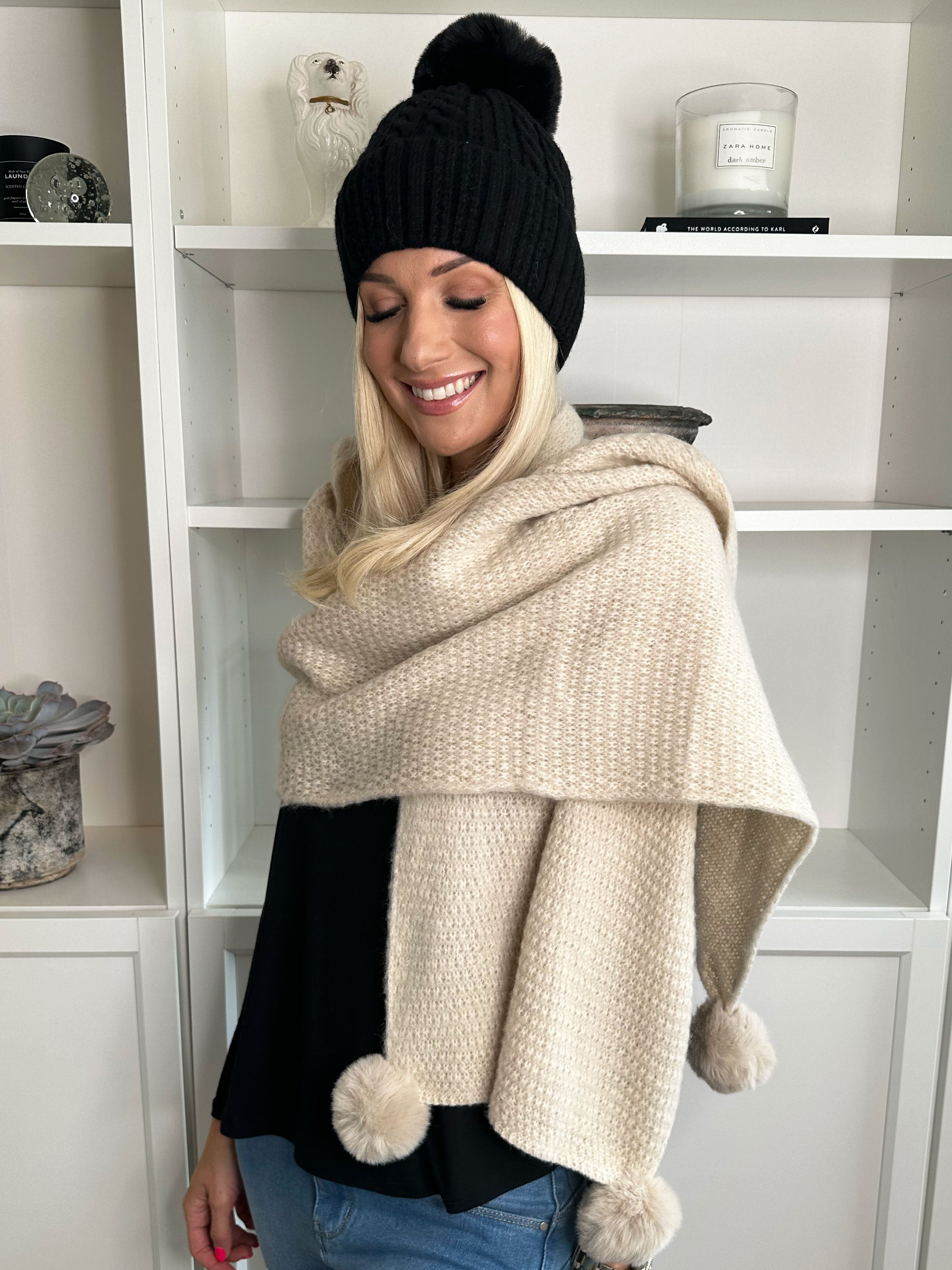 Rizza - Meget blødt tørklæde med pomponer