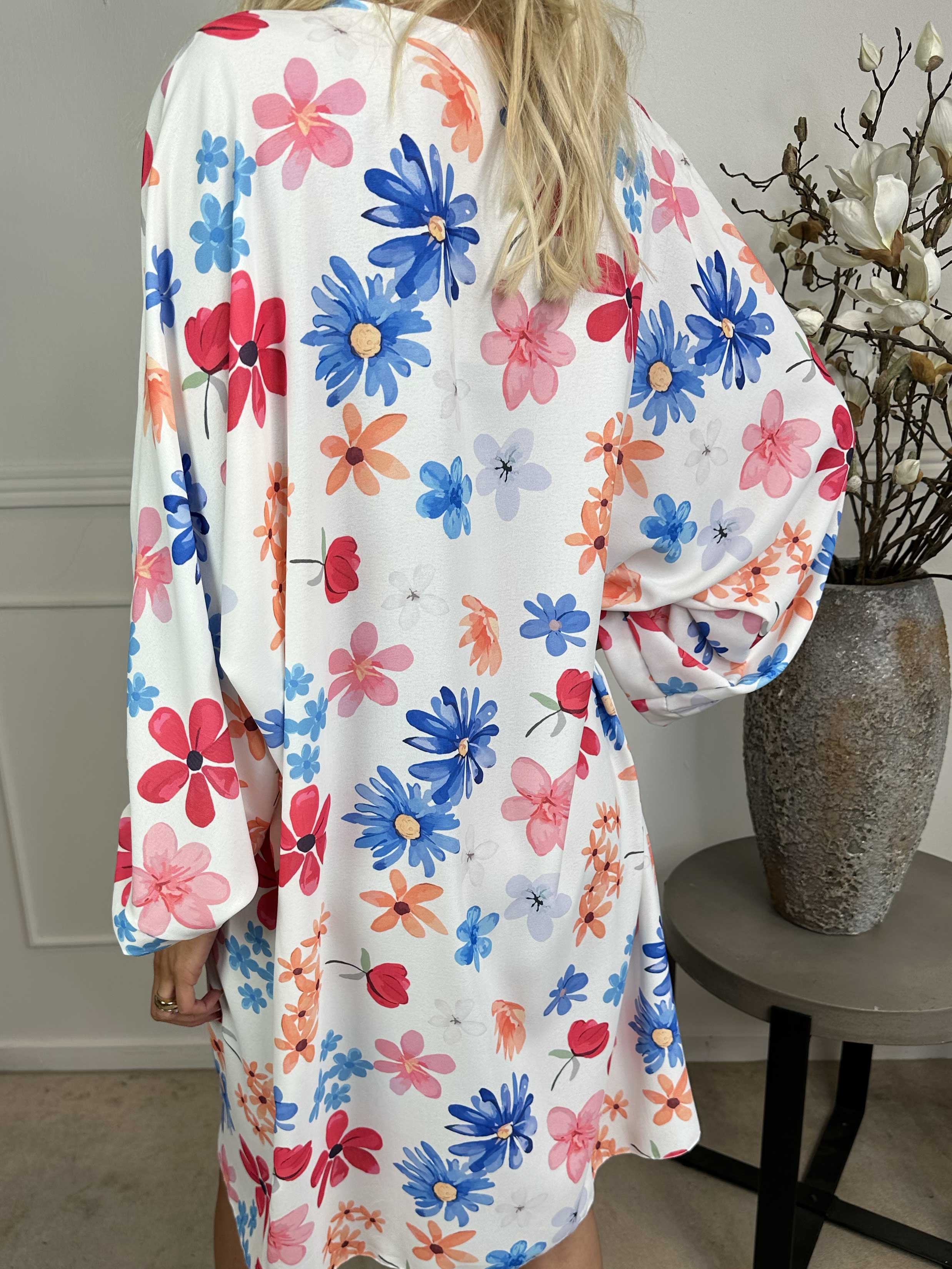 Sabina - Kjole i løs pasform med blomsterprint