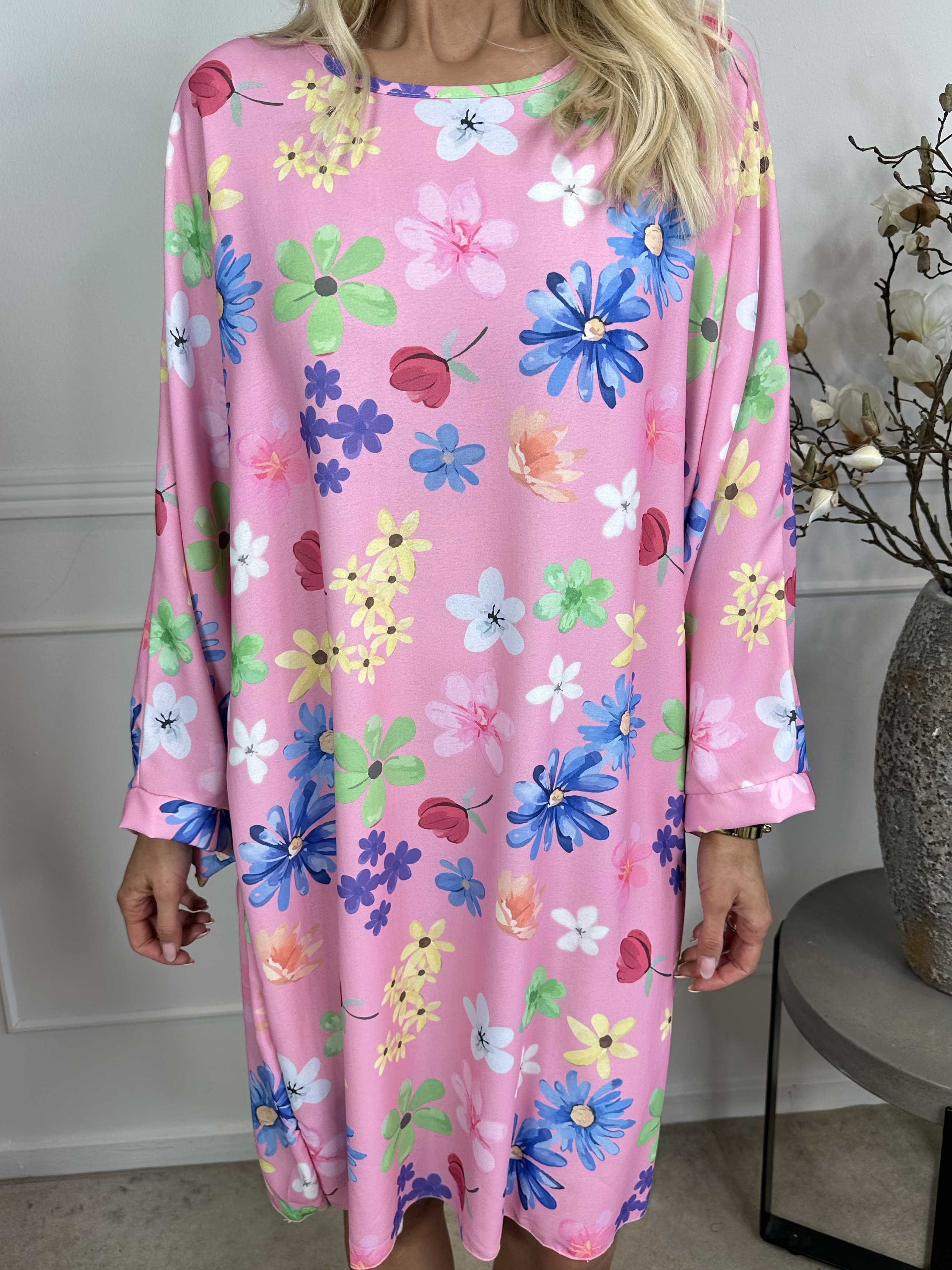 Sabina - Kjole i løs pasform med blomsterprint