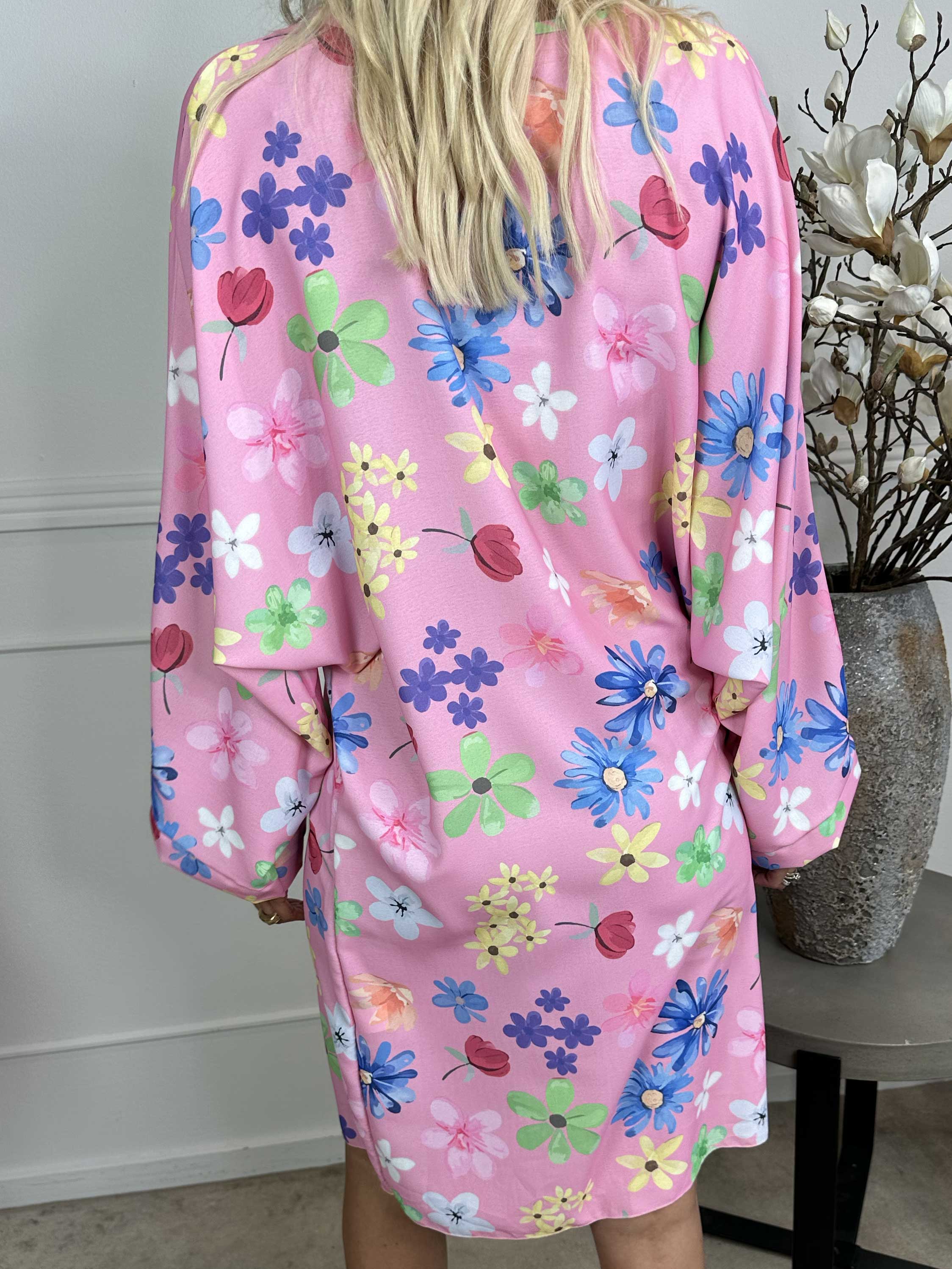 Sabina - Kjole i løs pasform med blomsterprint