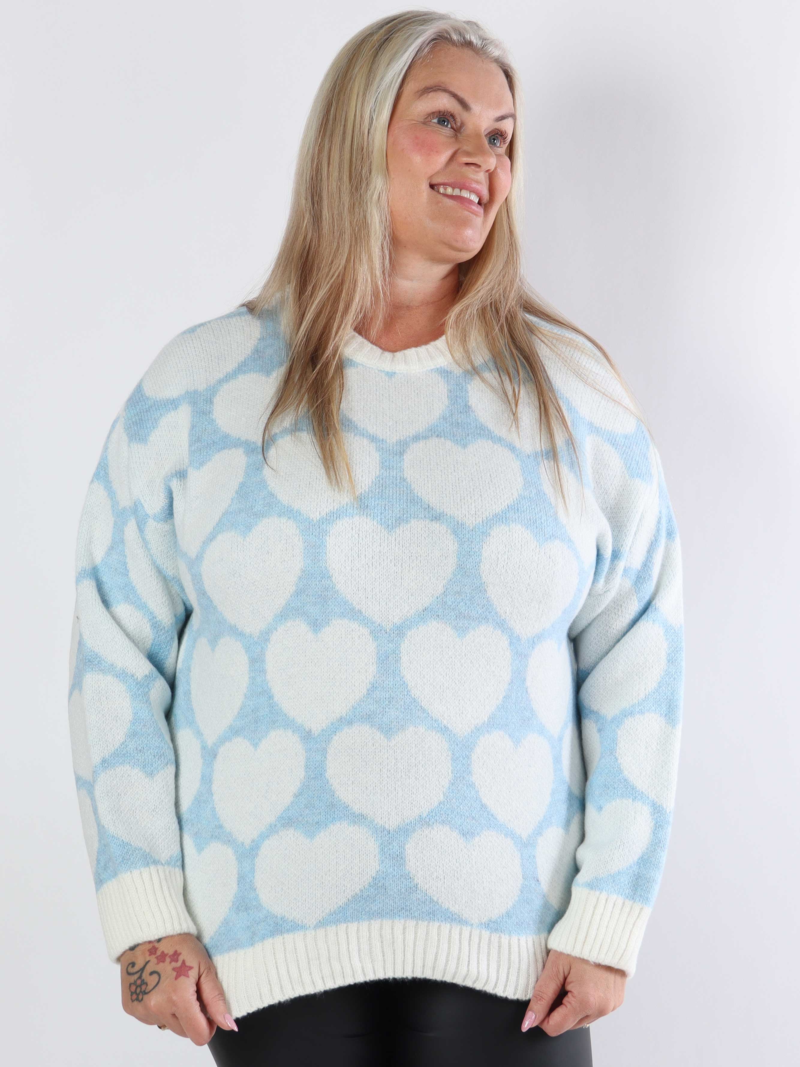 Saidy - Tyk plus size strikbluse med hjerter