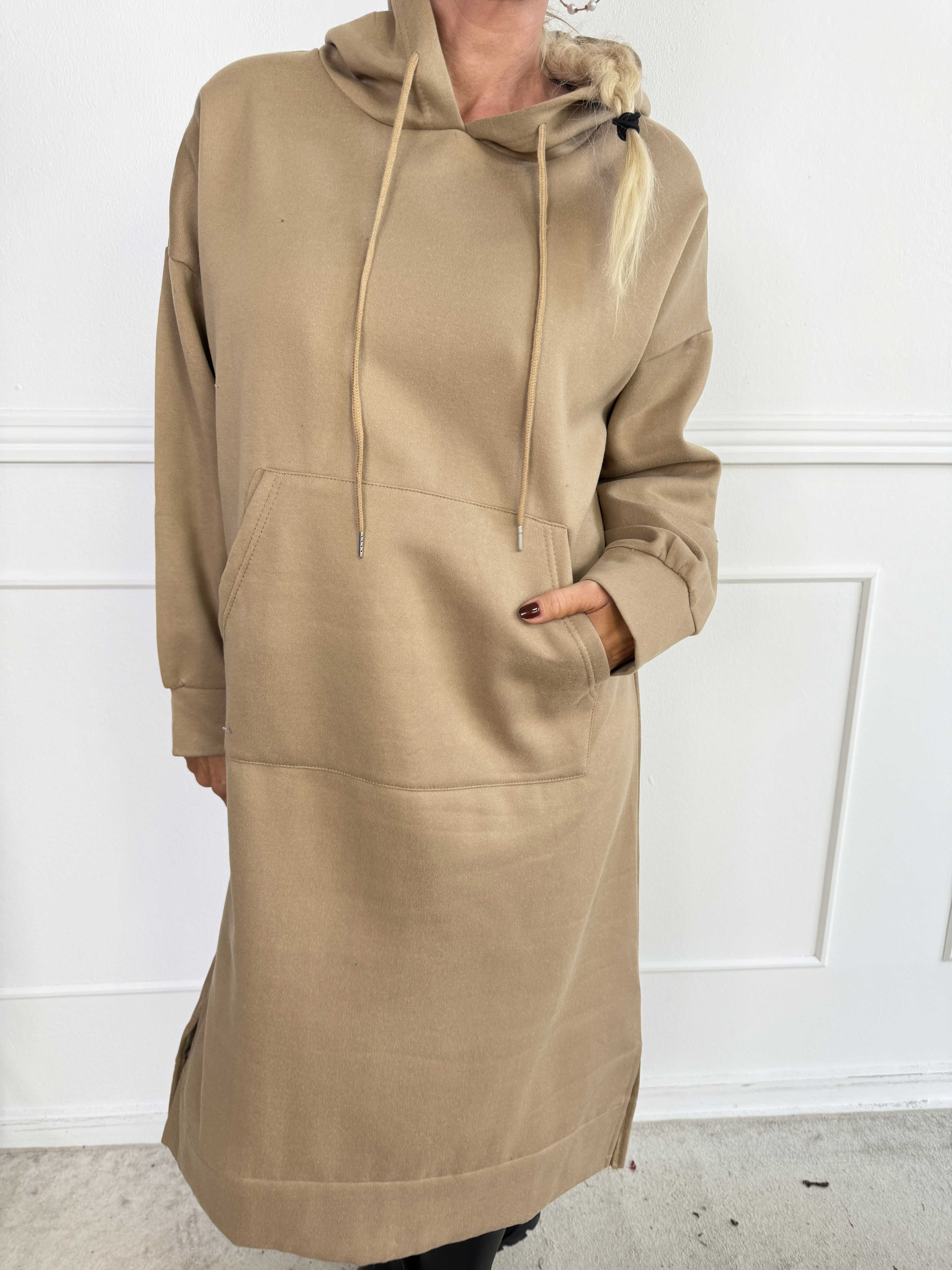 Sanja - Lang og blød hoodiekjole i lækker viskose med et enkelt og stilrent design