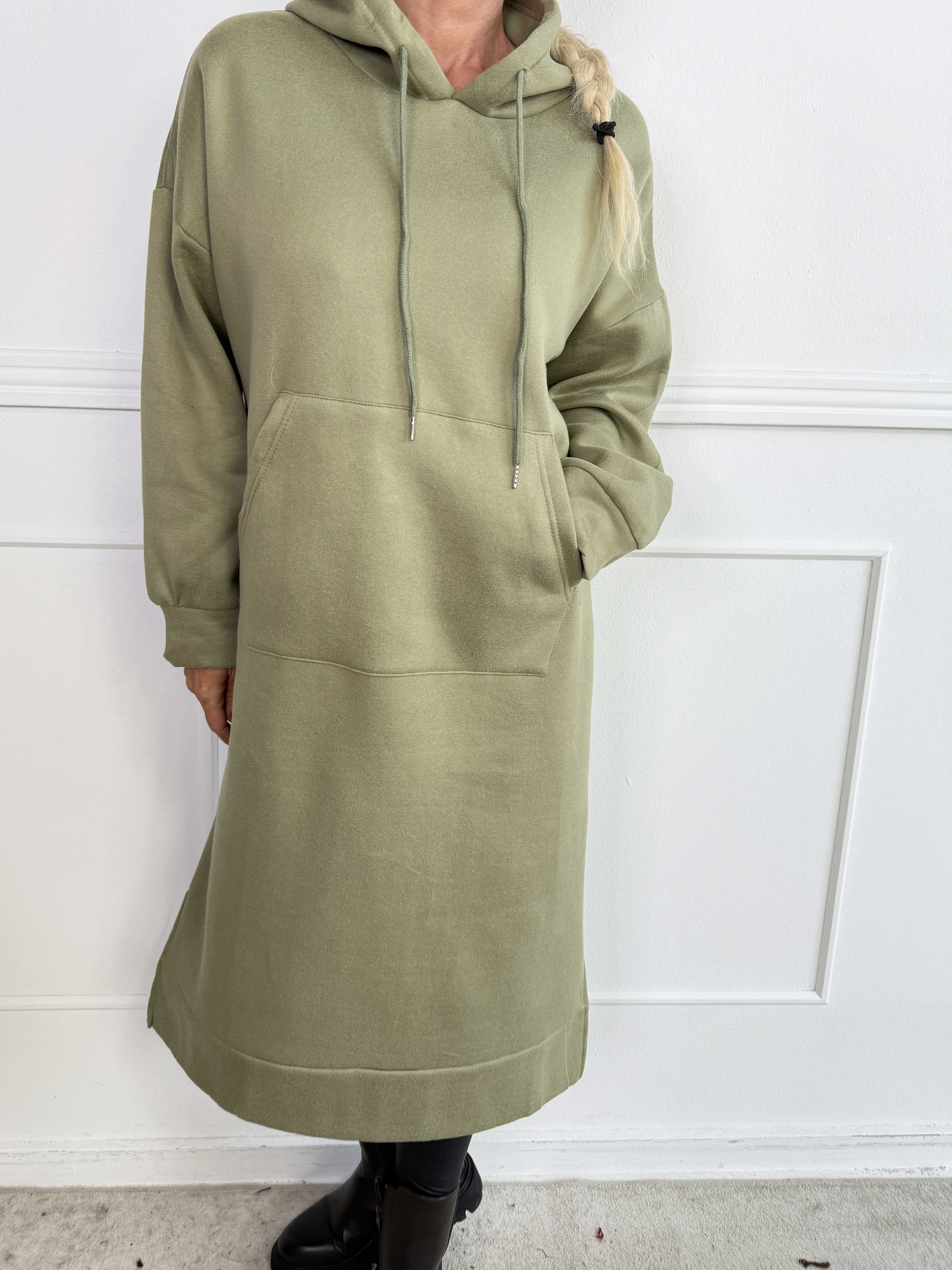 Sanja - Lang og blød hoodiekjole i lækker viskose med et enkelt og stilrent design