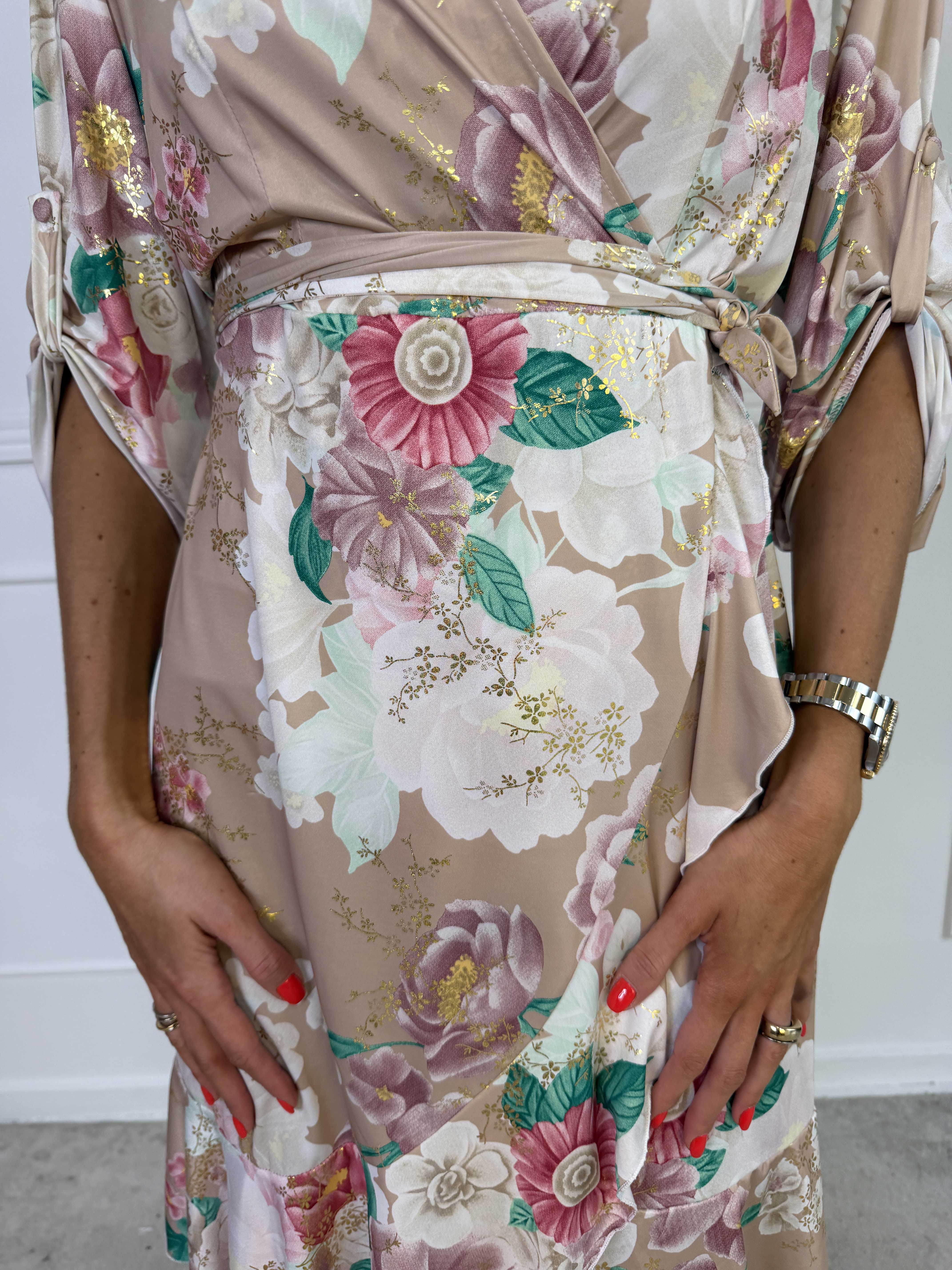 Savina Flower - Blomstret elastisk langærmet kjole i slå-om-look