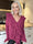 Serina - Feminin strikbluse med fine flæsedetaljer