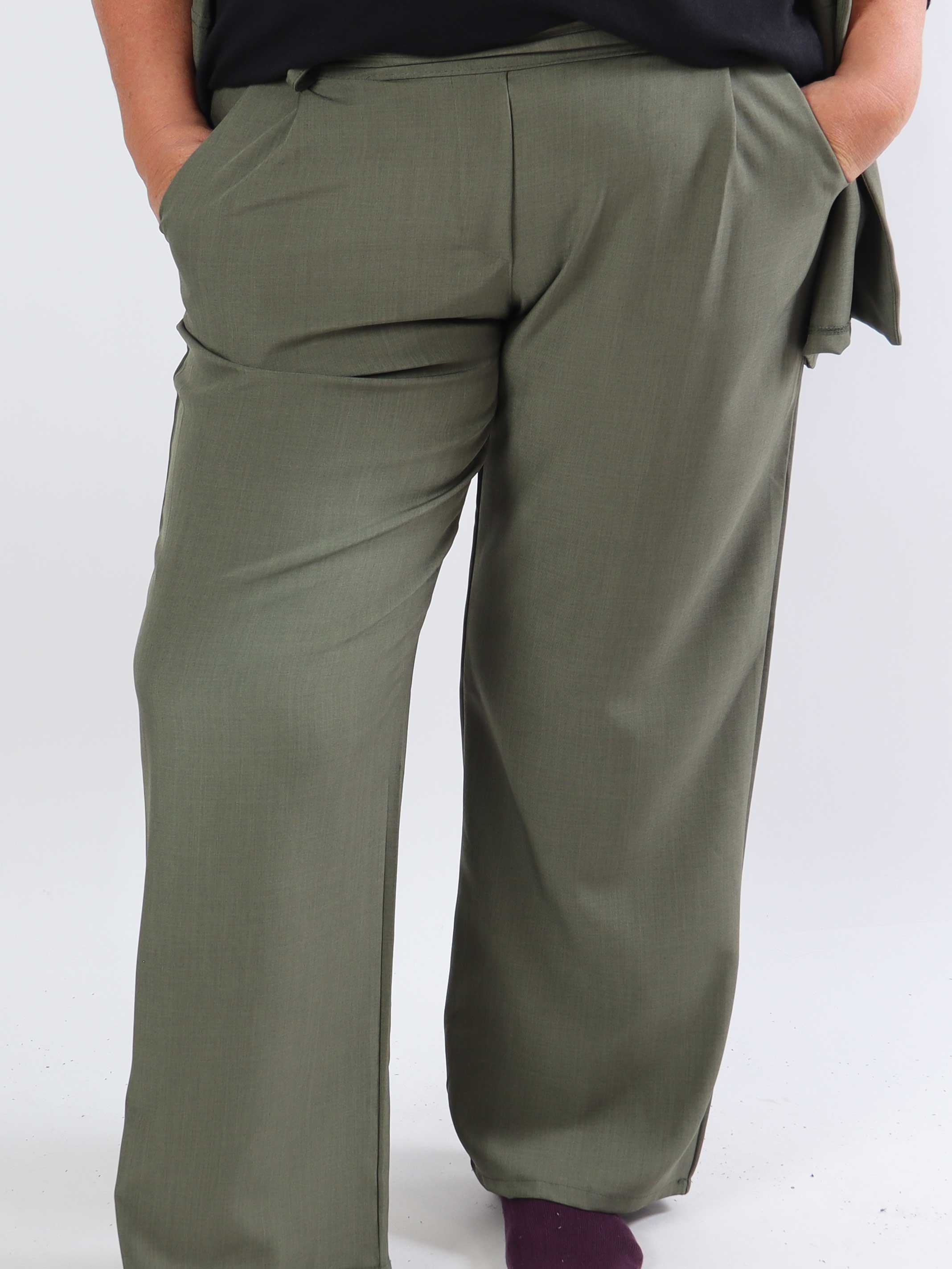 Shadia Pants - Ensfarvet habitbukser med elastikkant bagpå