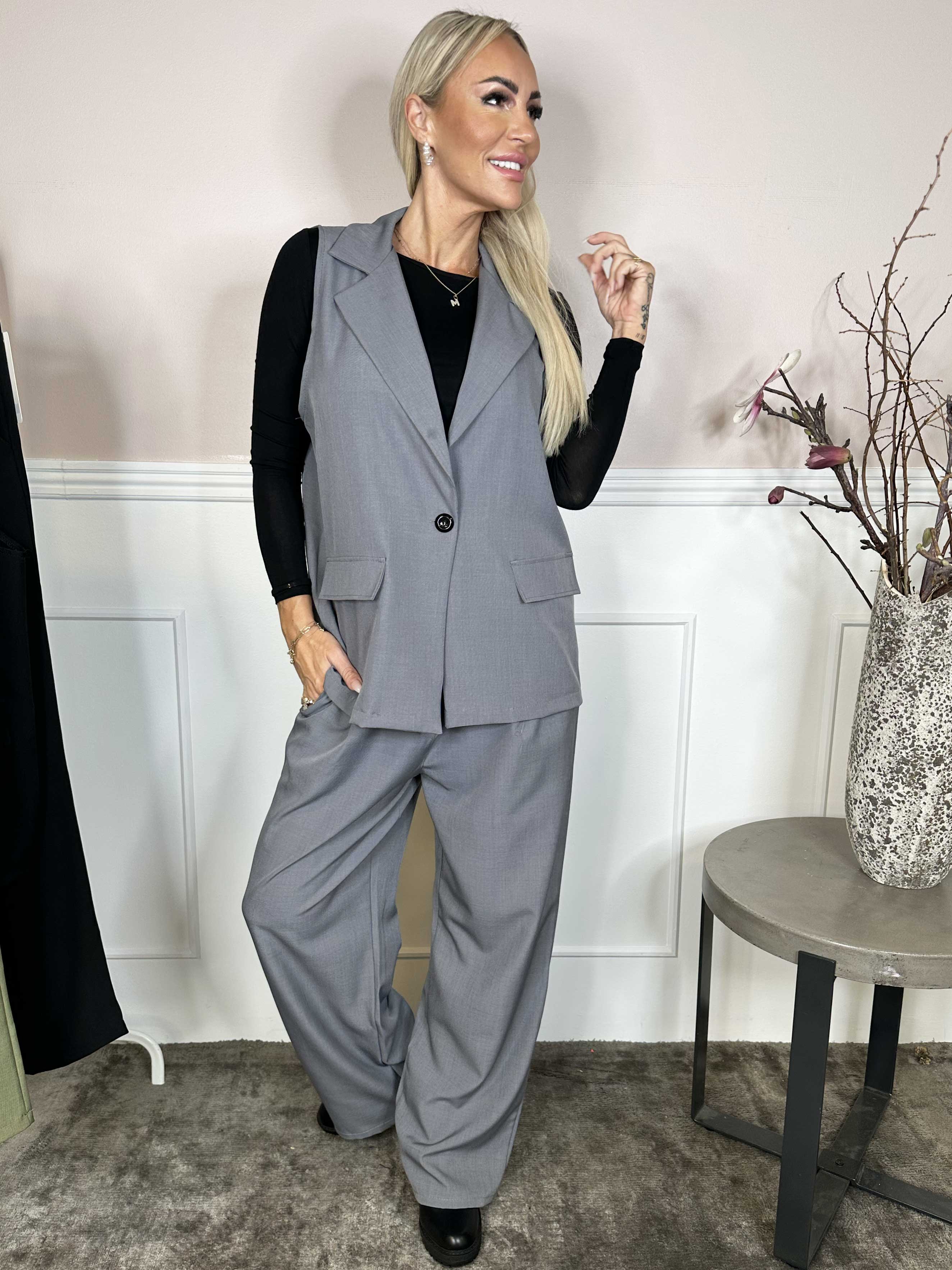 Shadia Pants - Ensfarvet habitbukser med elastikkant bagpå