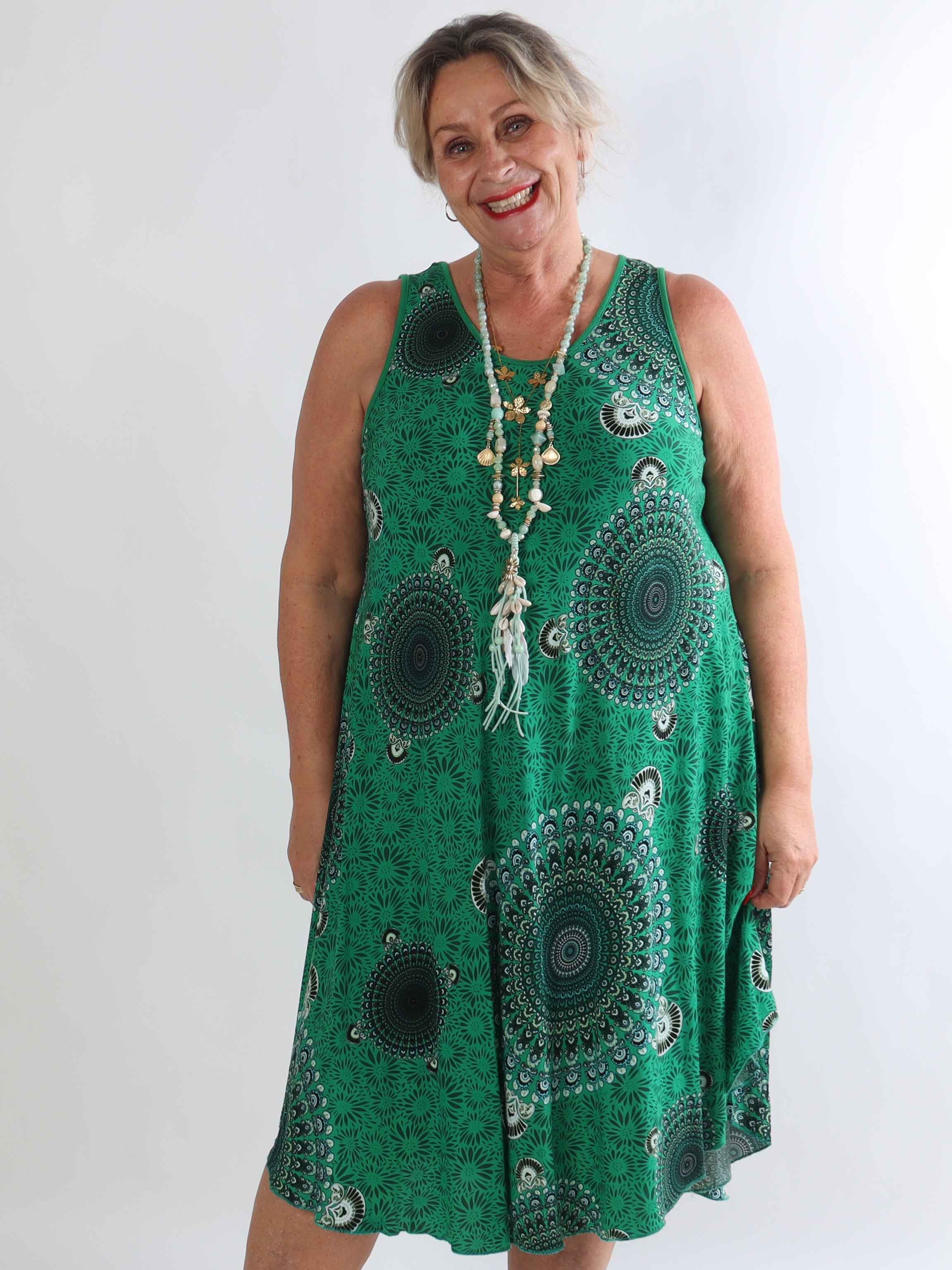 Sienna - Mønstret plus size kjole i blød viskose med flatterende A-facon