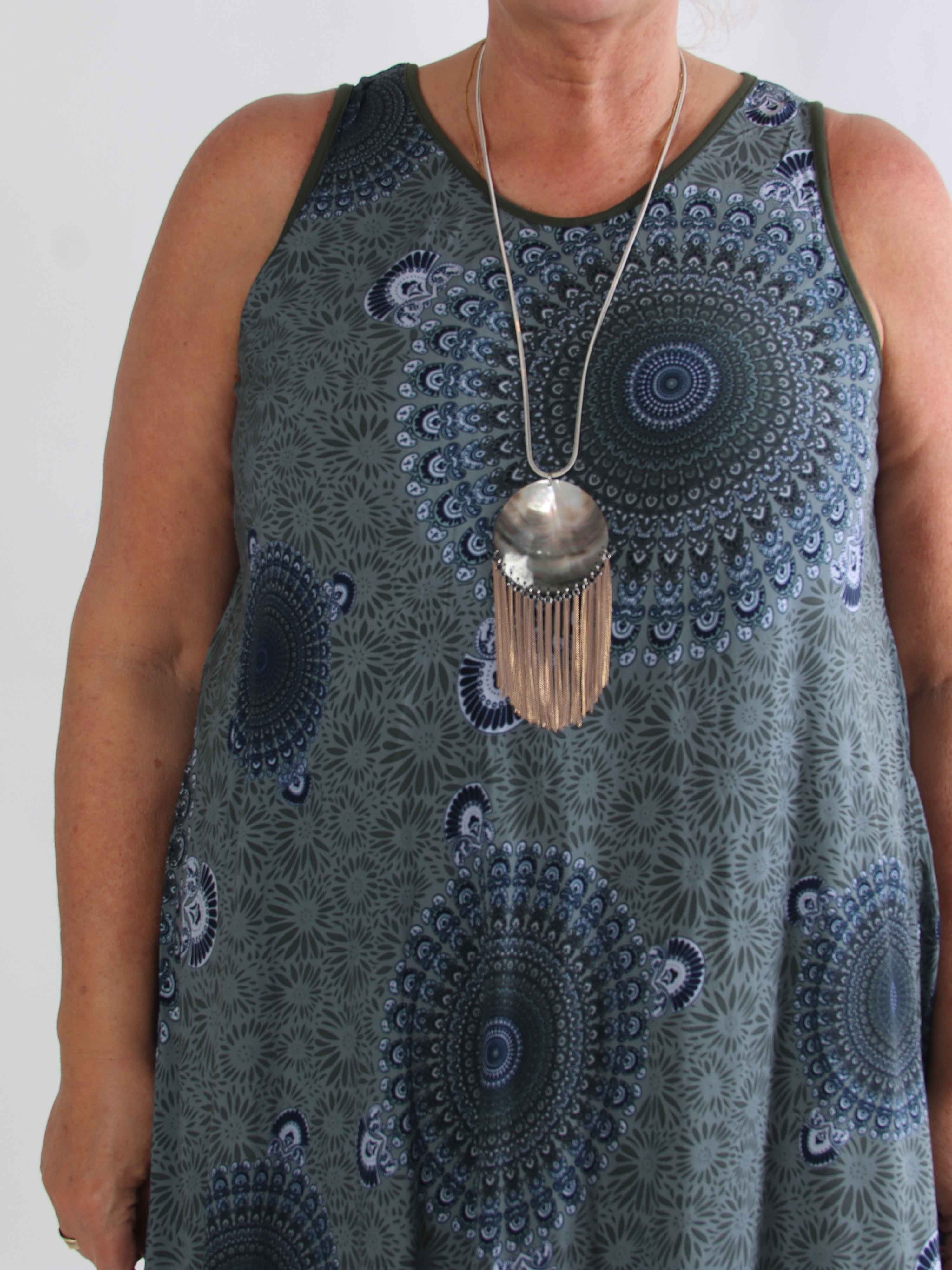 Sienna - Mønstret plus size kjole i blød viskose med flatterende A-facon