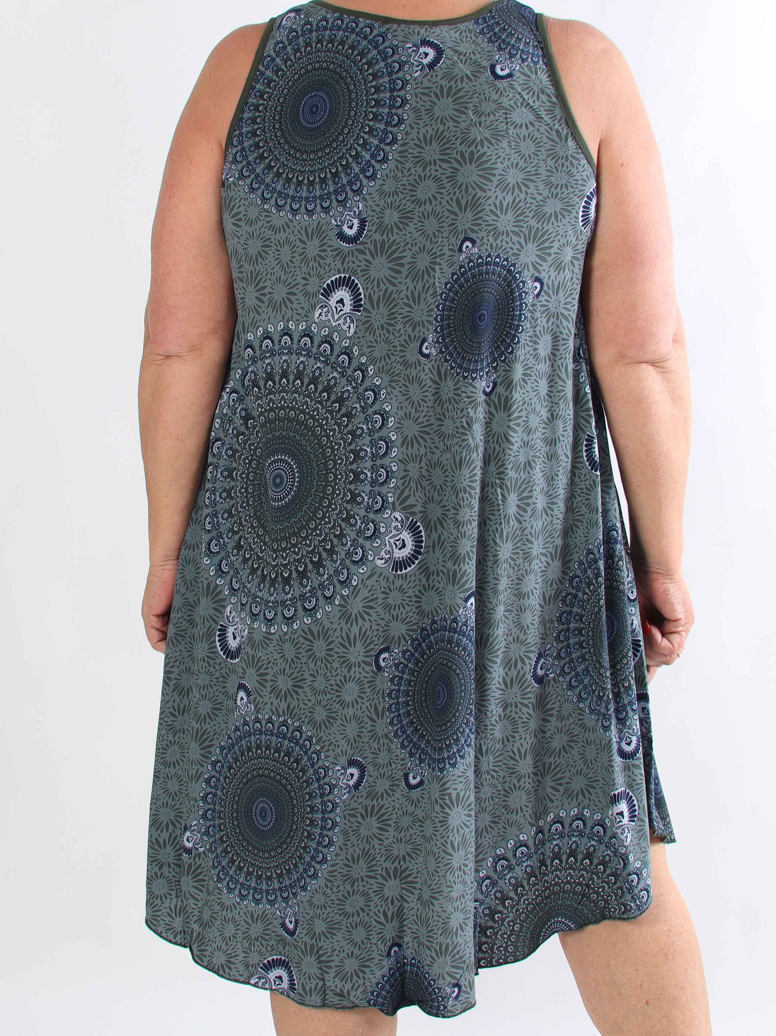 Sienna - Mønstret plus size kjole i blød viskose med flatterende A-facon