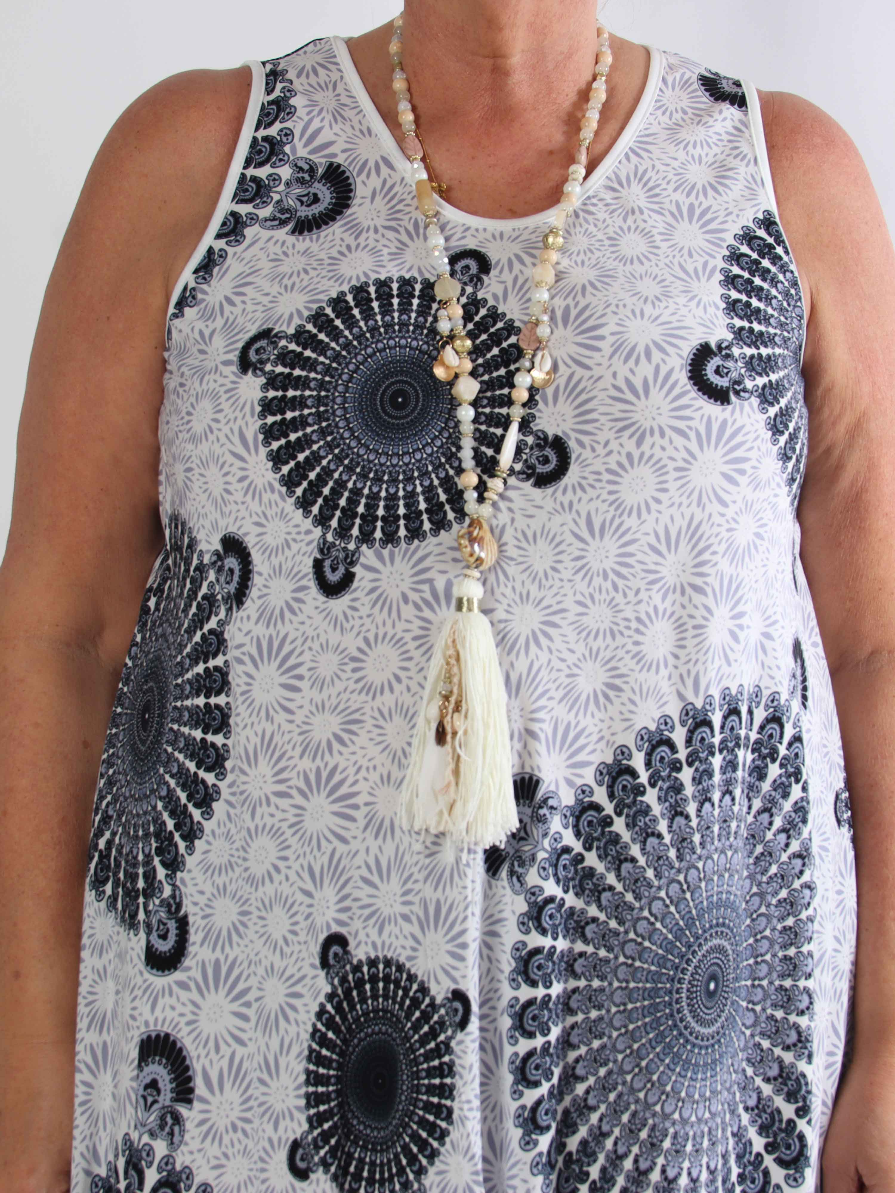 Sienna - Mønstret plus size kjole i blød viskose med flatterende A-facon