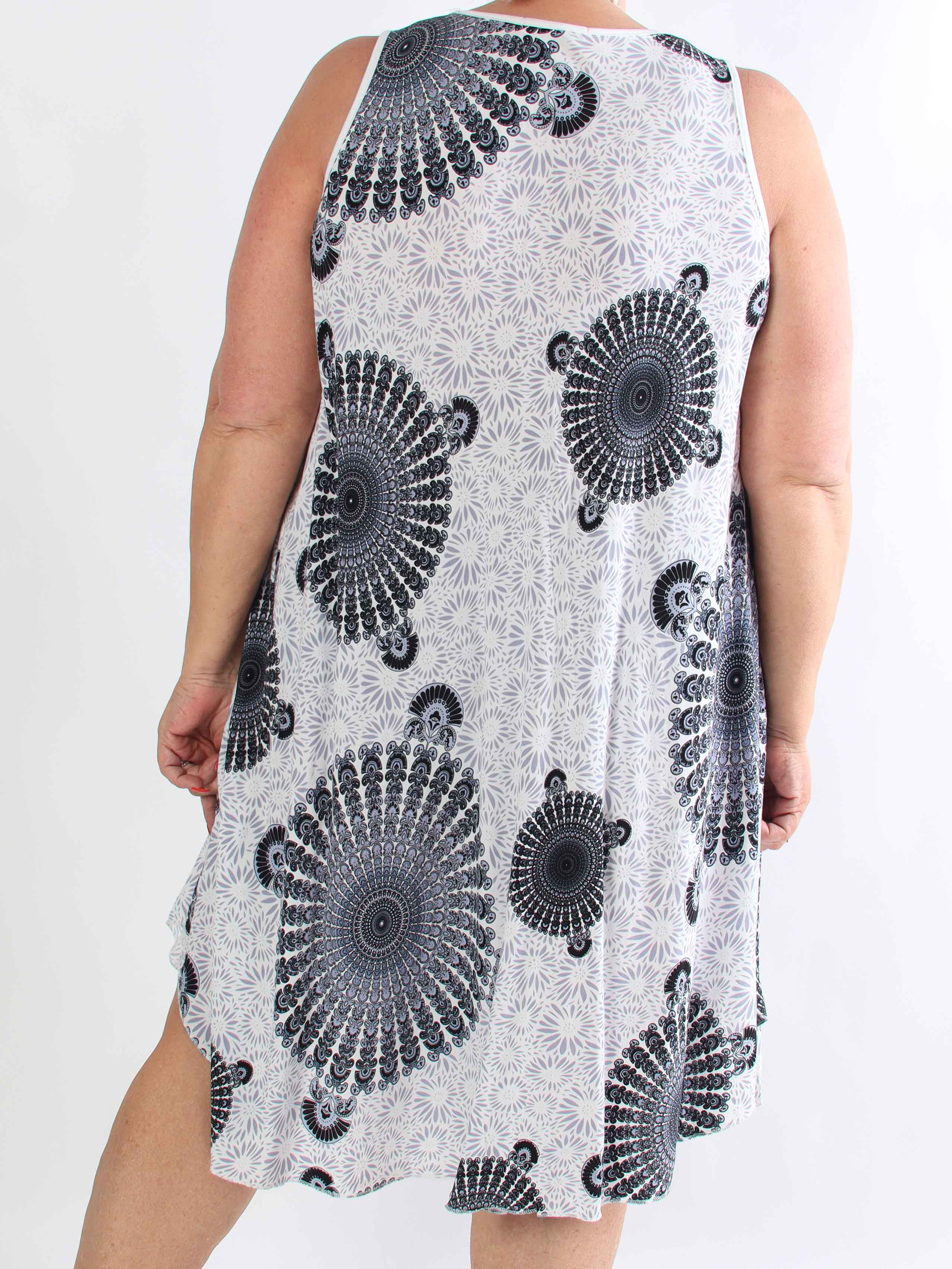 Sienna - Mønstret plus size kjole i blød viskose med flatterende A-facon