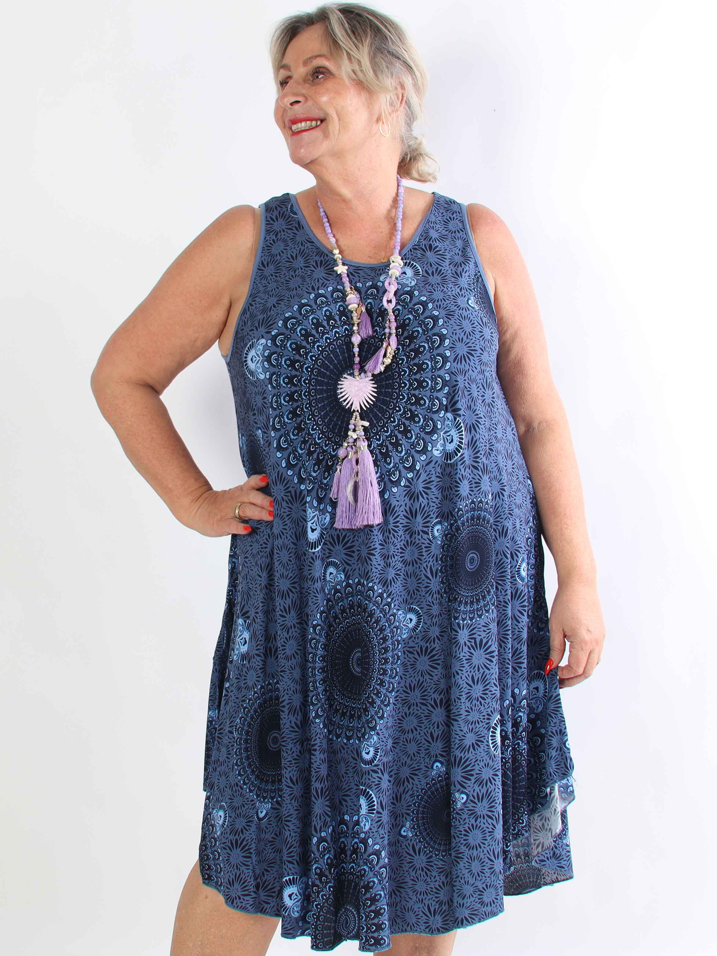 Sienna - Mønstret plus size kjole i blød viskose med flatterende A-facon