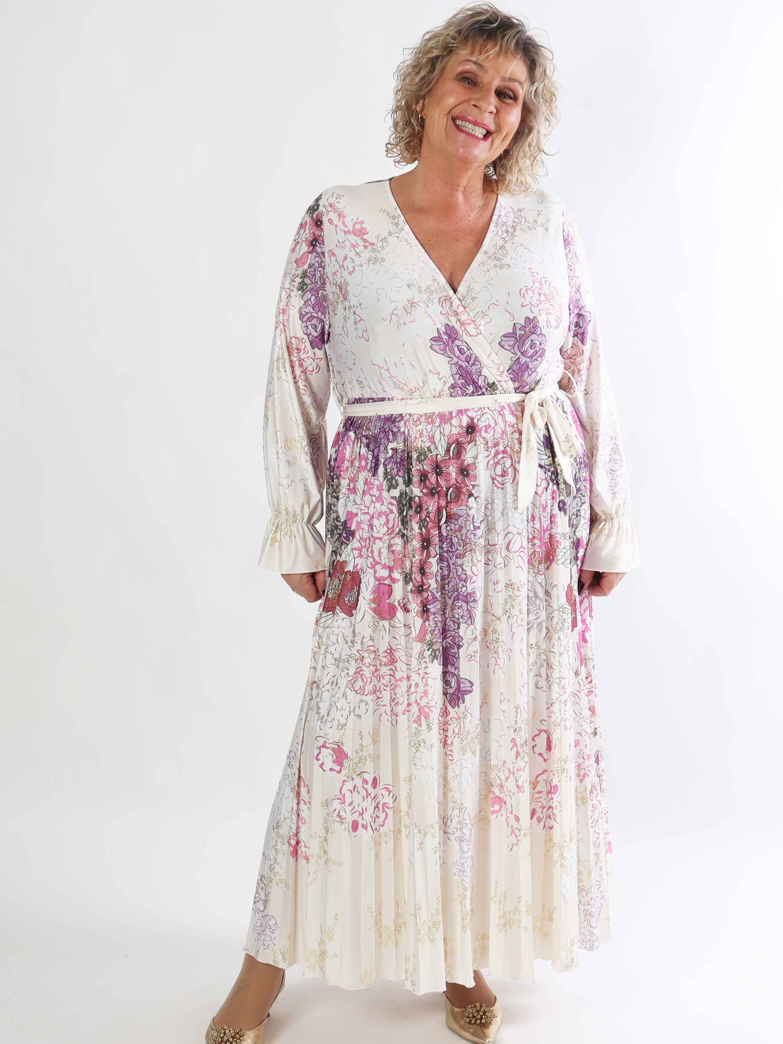 Silvija Flower - Lang plus size mønstret kjole med plisseret skørt