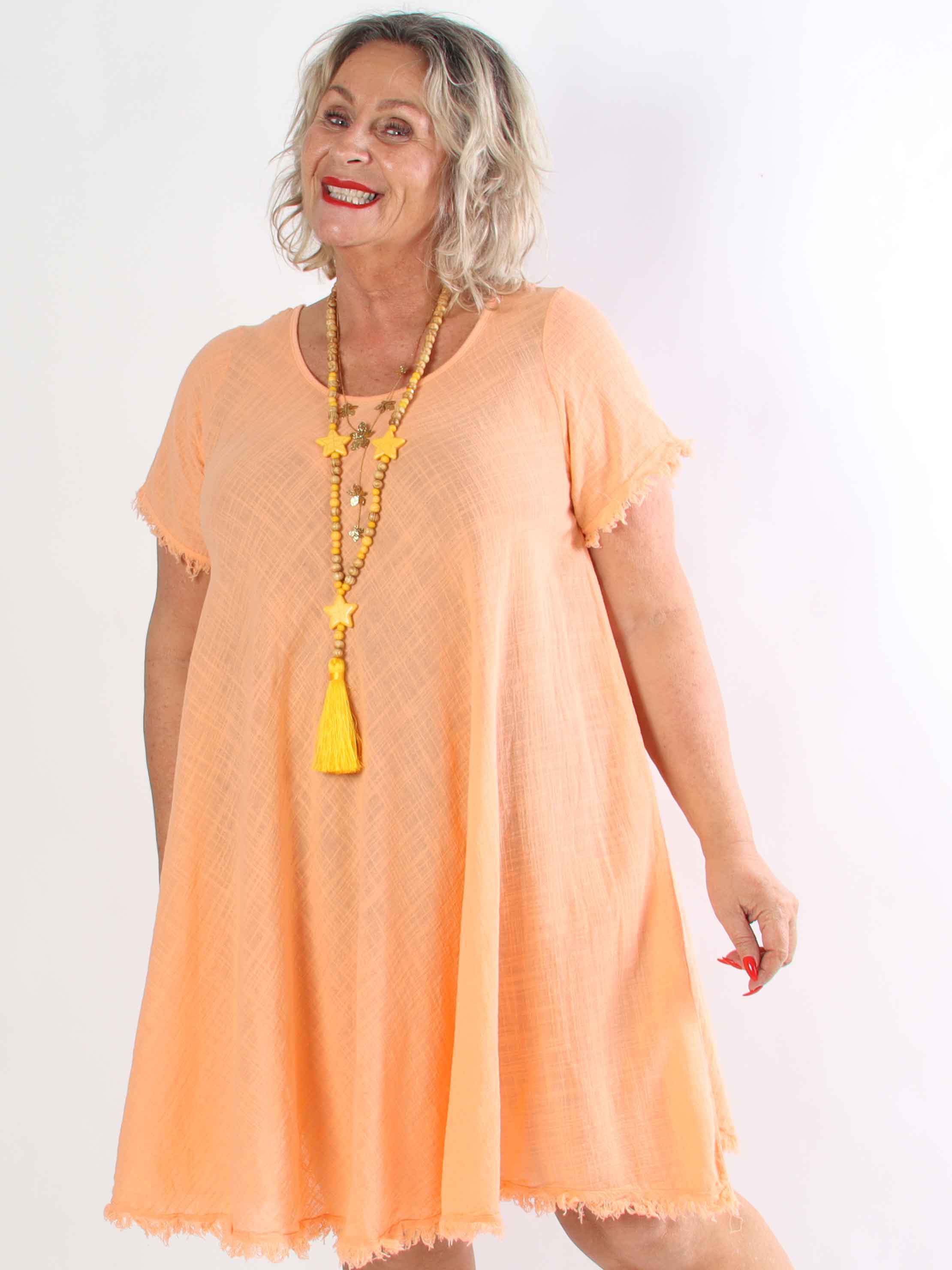 Slone - Plus size bomuldskjole i hørlignende stof med frynsekant forneden og ved ærmer