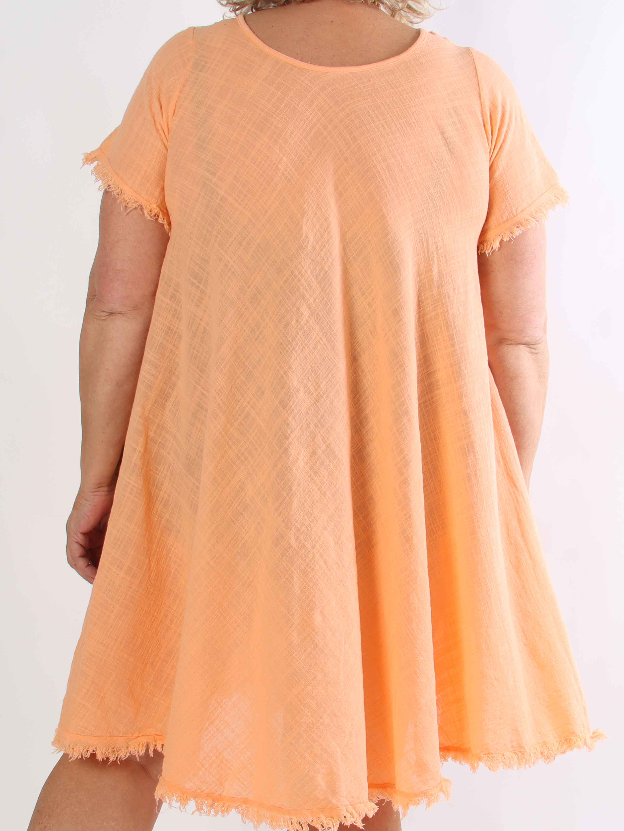 Slone - Plus size bomuldskjole i hørlignende stof med frynsekant forneden og ved ærmer