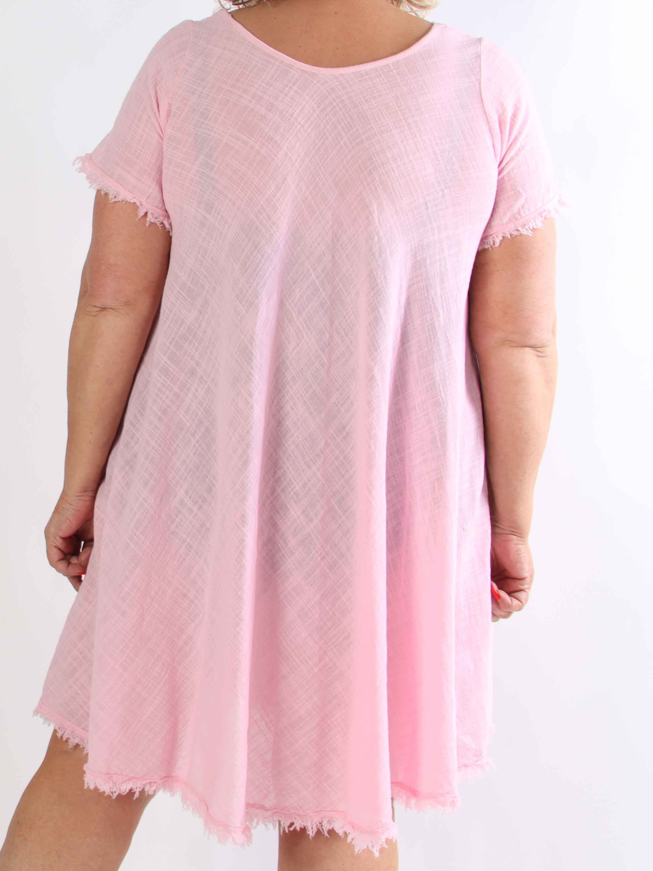 Slone - Plus size bomuldskjole i hørlignende stof med frynsekant forneden og ved ærmer