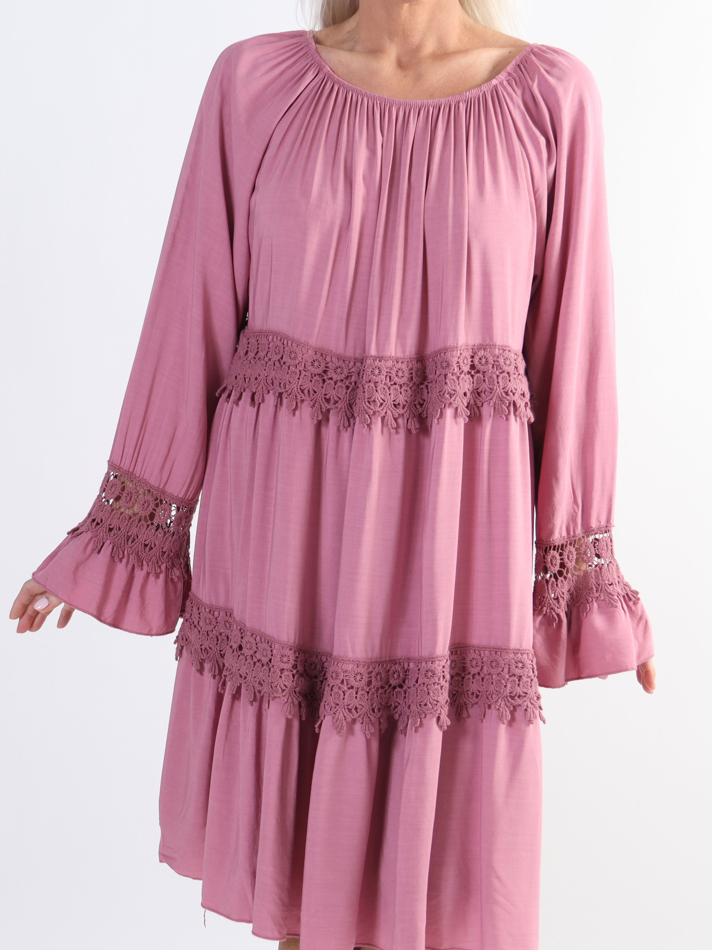 Tilda - Sød plus size tunikakjole med broderinger