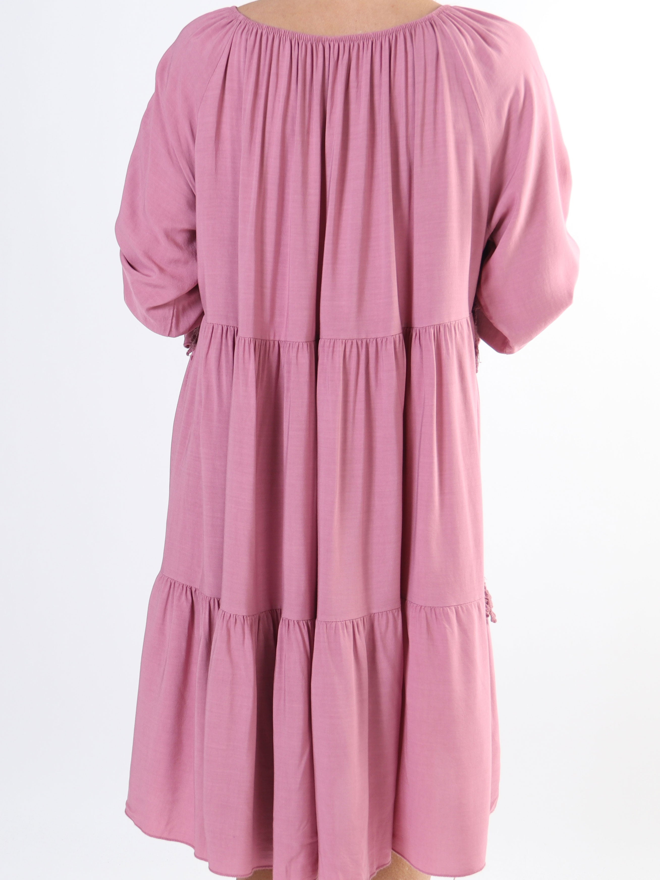 Tilda - Sød plus size tunikakjole med broderinger