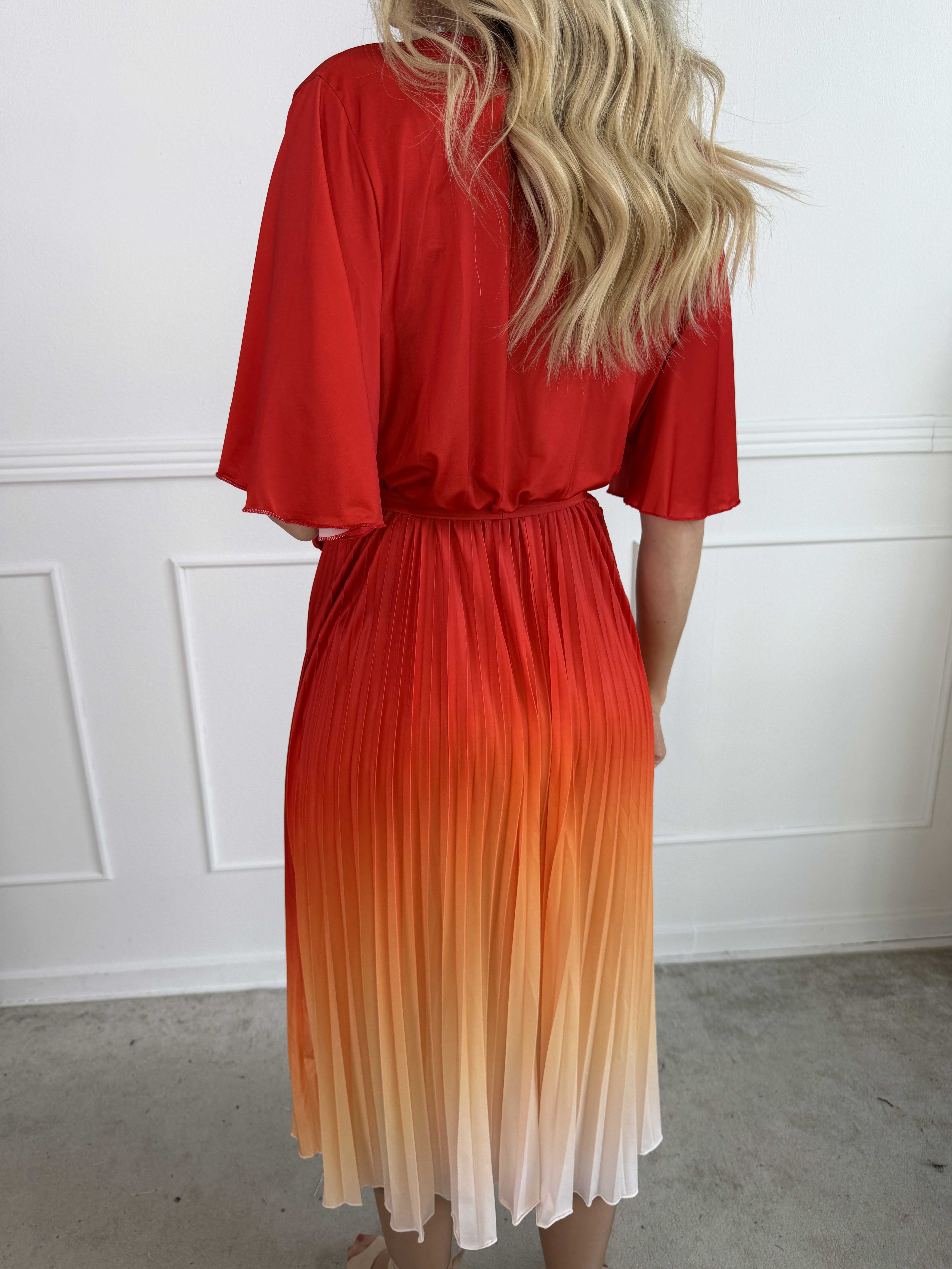 Toledo Fade - Fin elastisk flerfarvet kjole med plisseret skørt