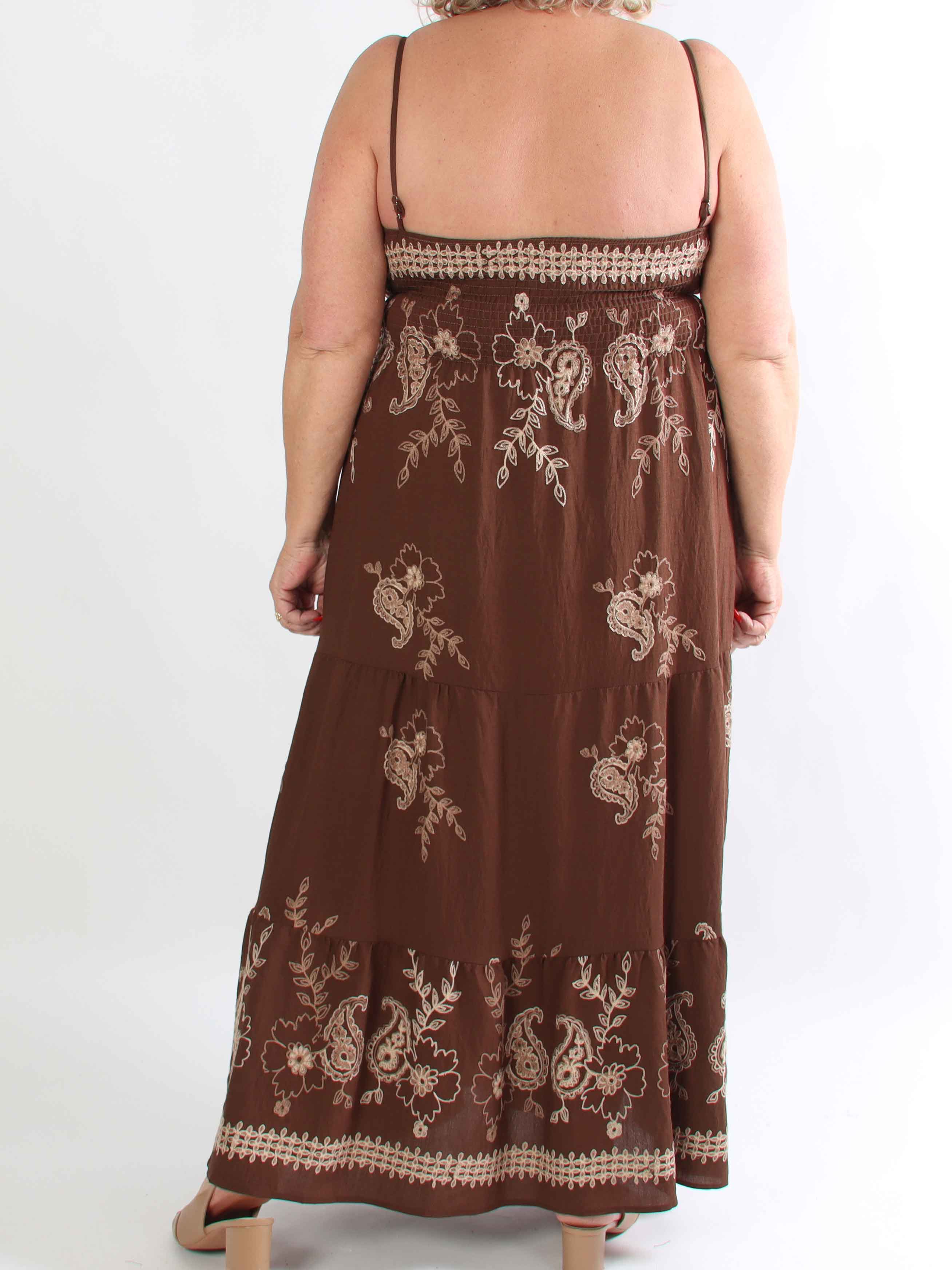 Ursula - Lang stropkjole i viskose med broderet mønster og lag på lag effekt