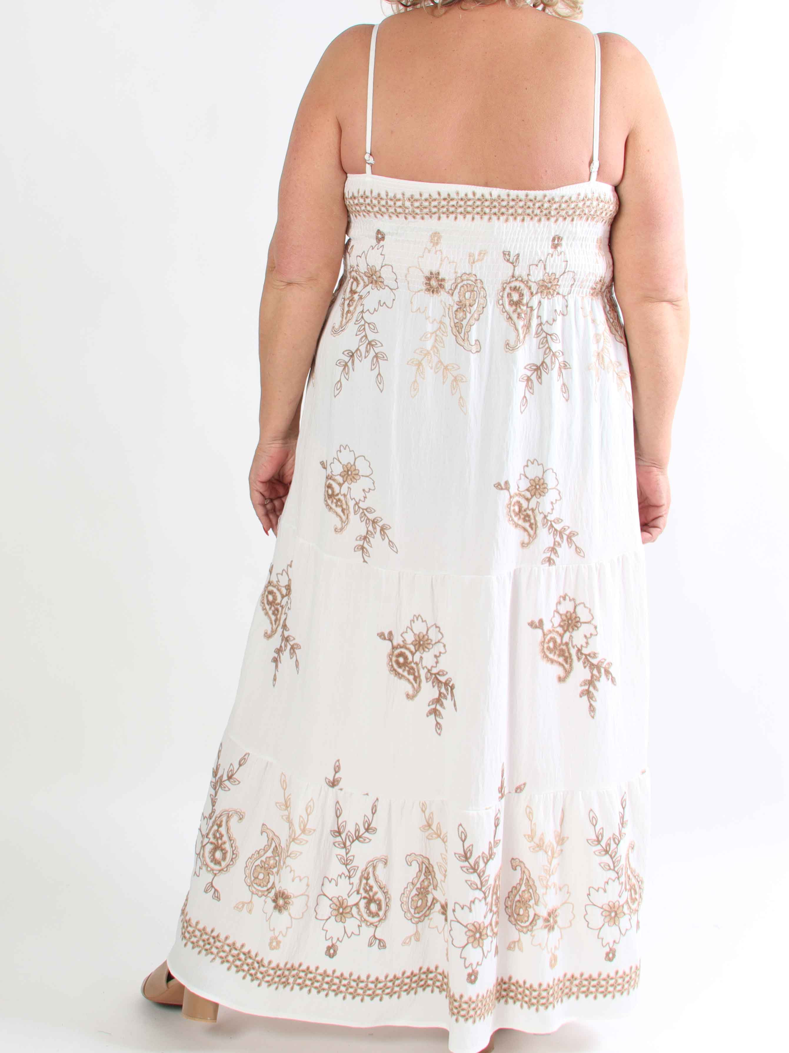 Ursula - Lang stropkjole i viskose med broderet mønster og lag på lag effekt