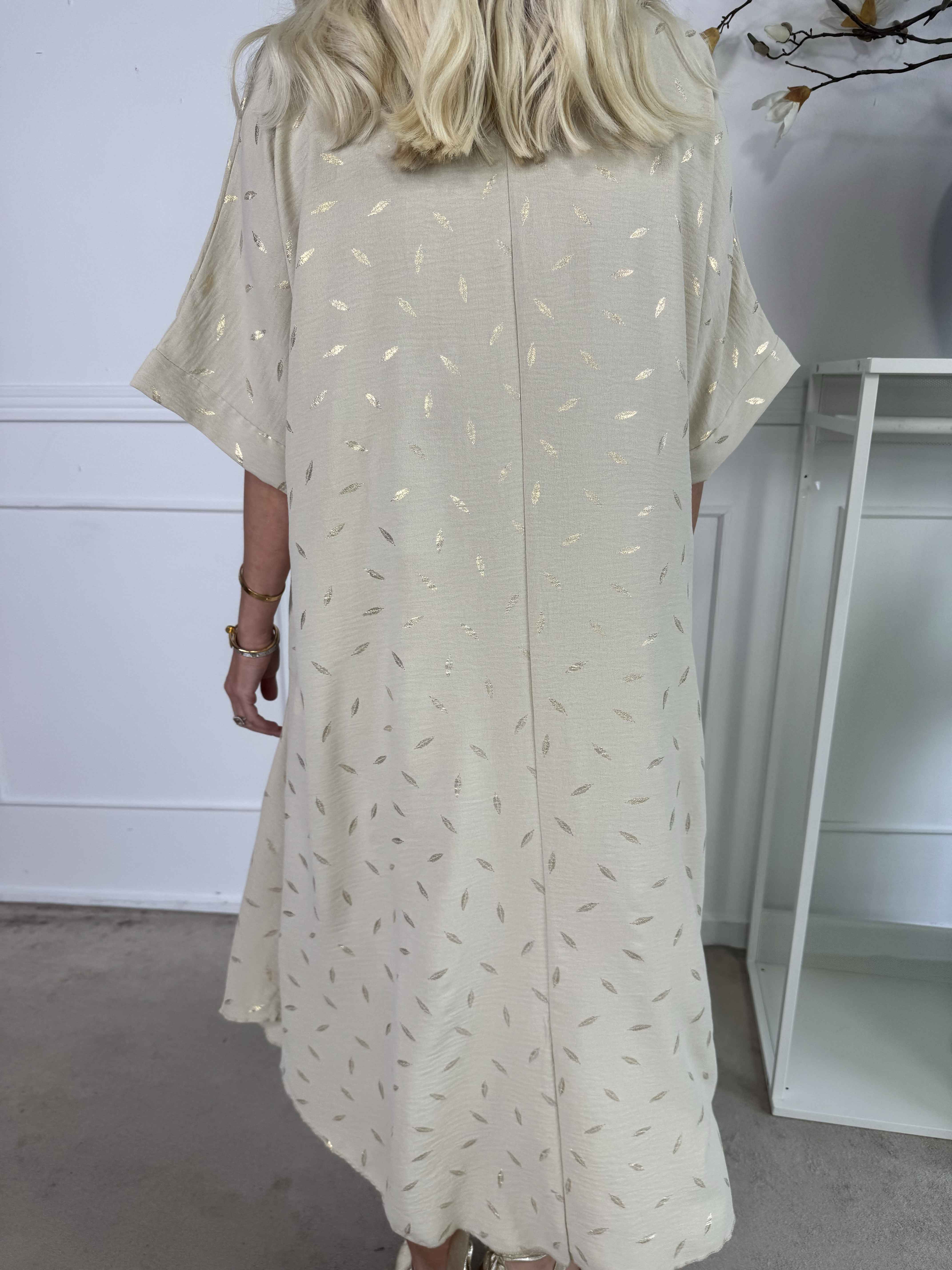 Valentina - Sød kjole detaljeret med fine guld blade