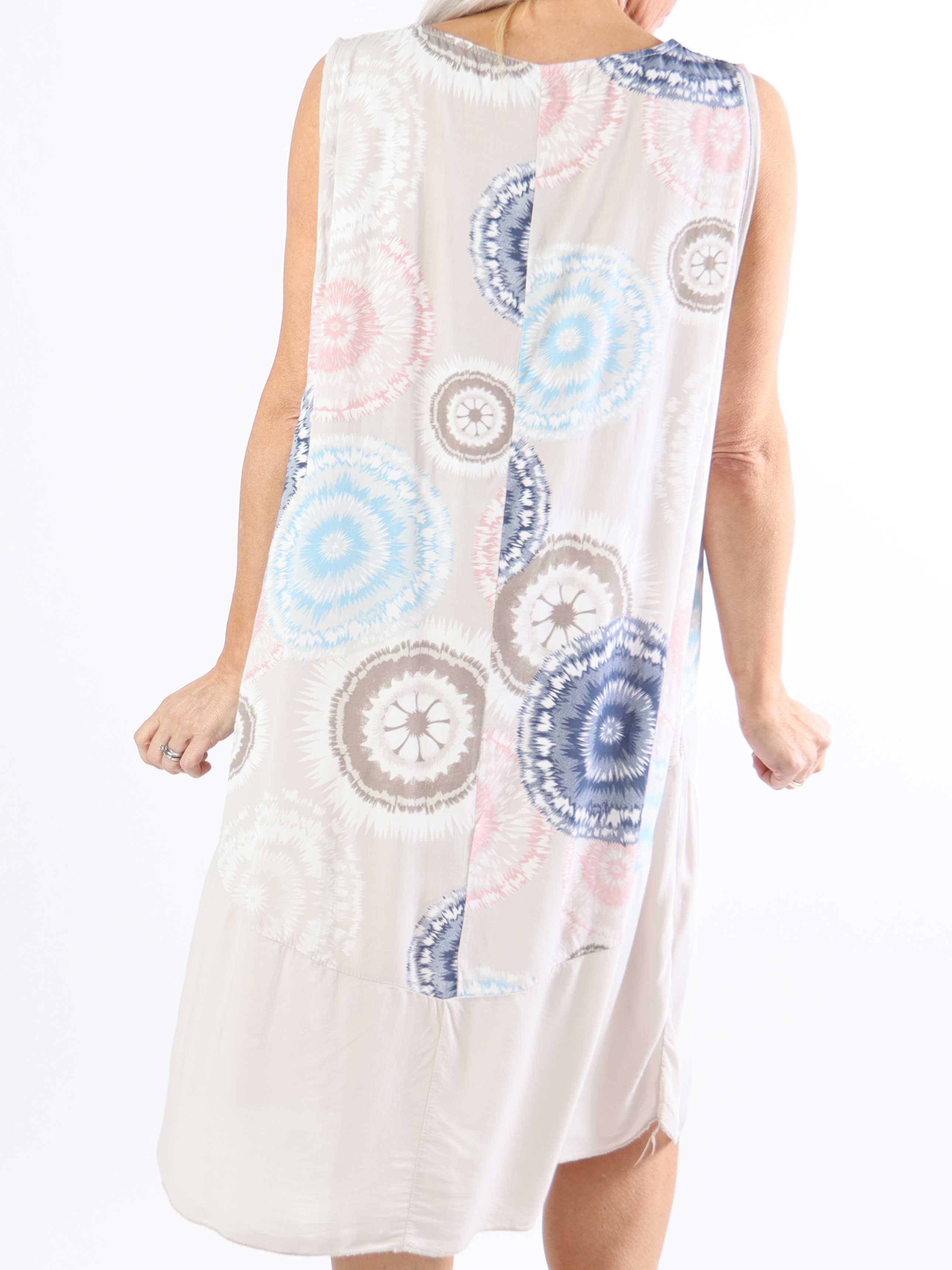 Valerie - Plus size kjole i let viskose stof med brede stropper