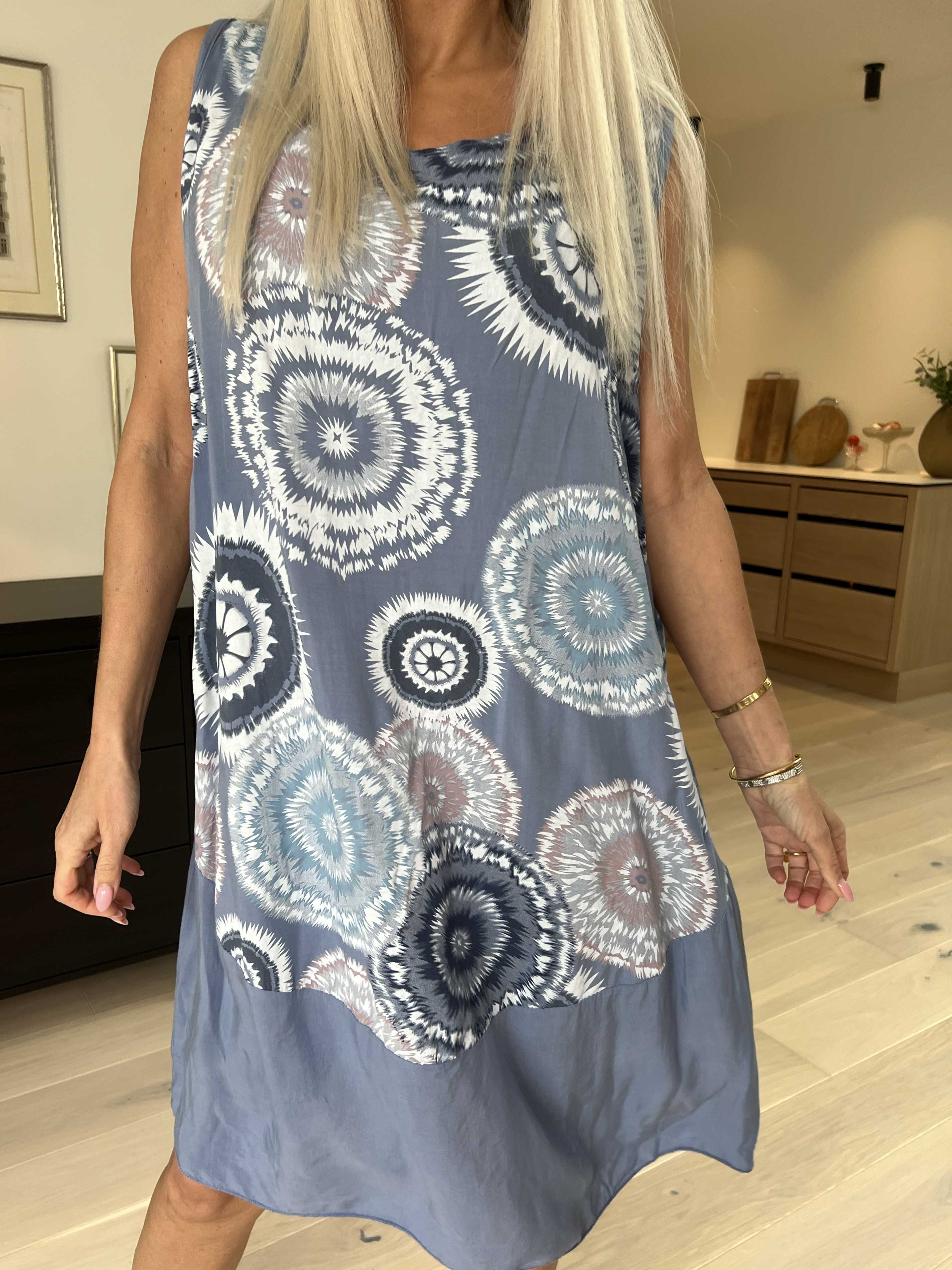 Valerie - Sommerkjole i let viskose stof med brede stropper