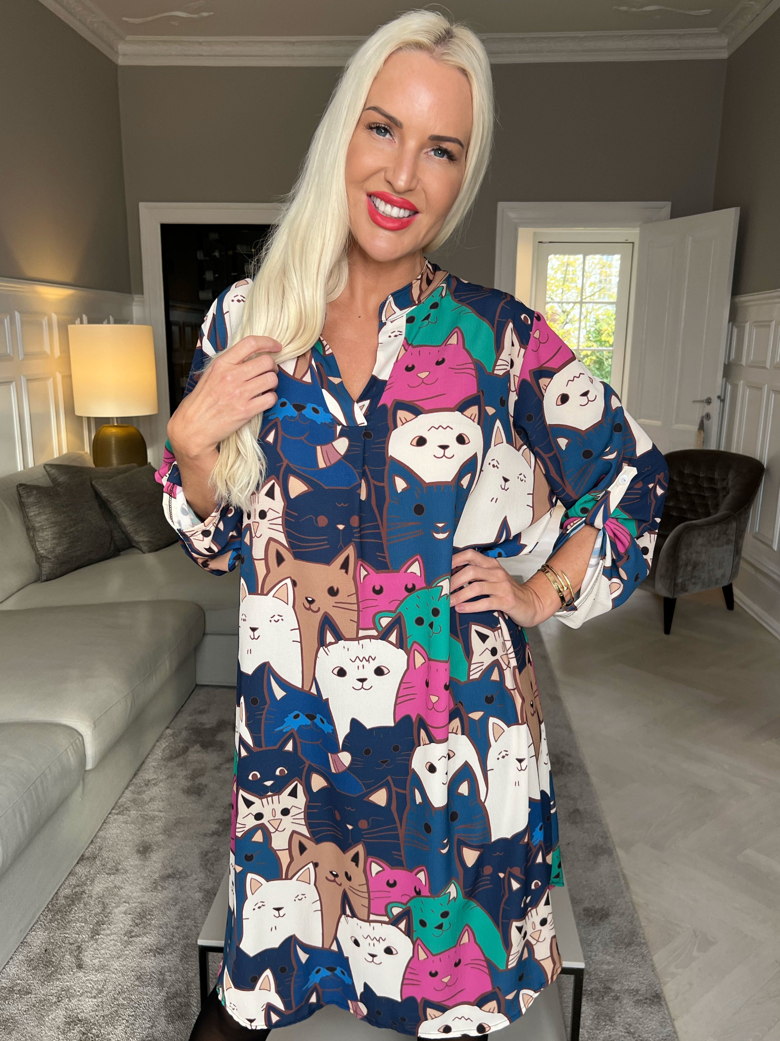 Vanesa Cat Long - Let og luftig kjole med katteprint