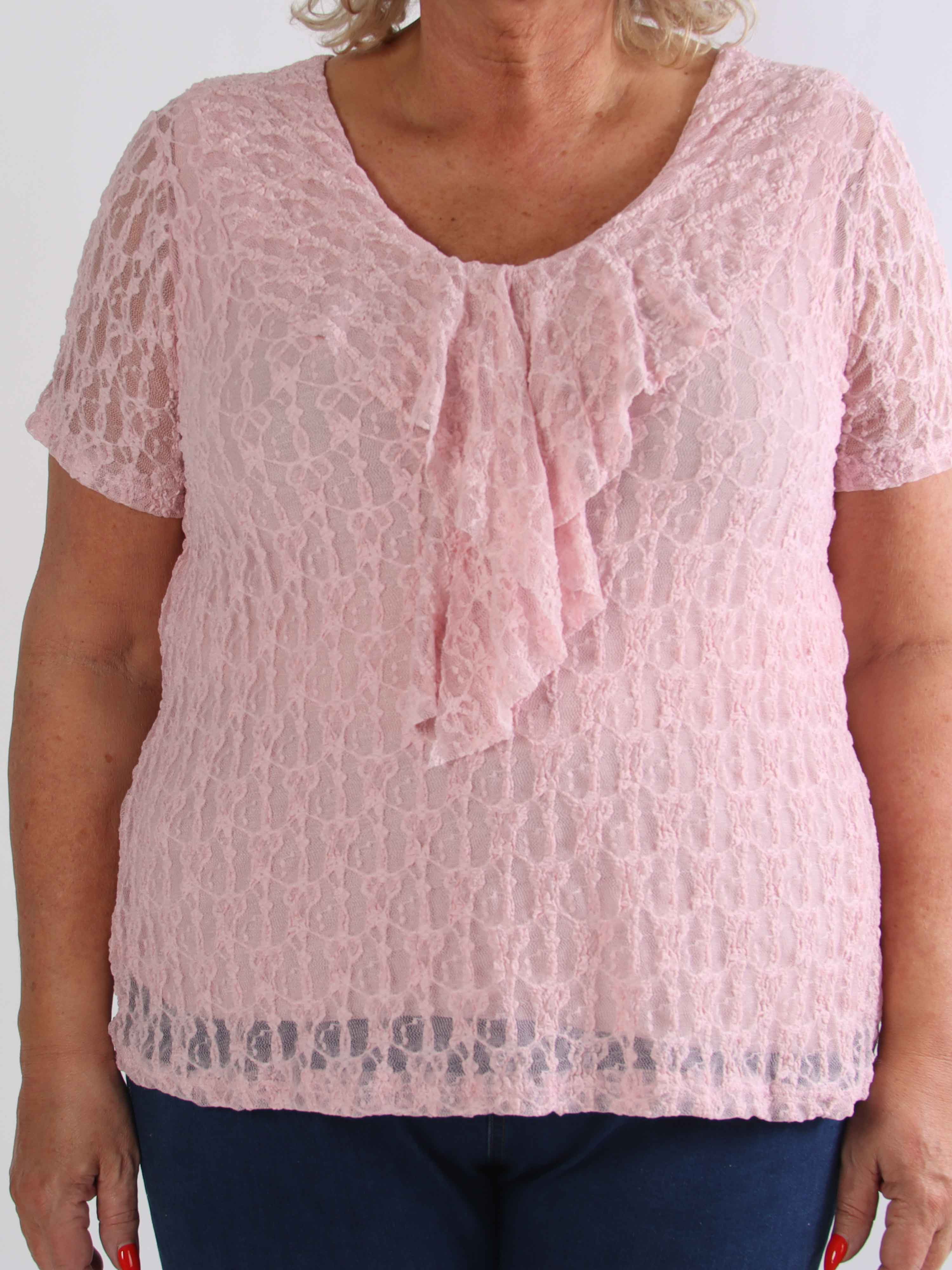 Ventura - Sød plus size tunika i blød elastisk blonde med fin flæsekant