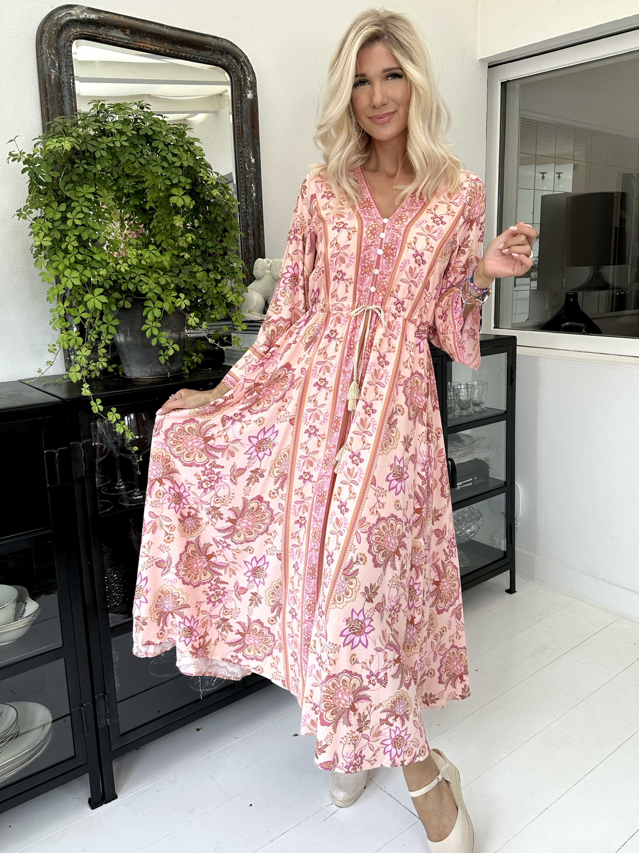 Victoria - Lang sommerkjole med bindebånd i taljen